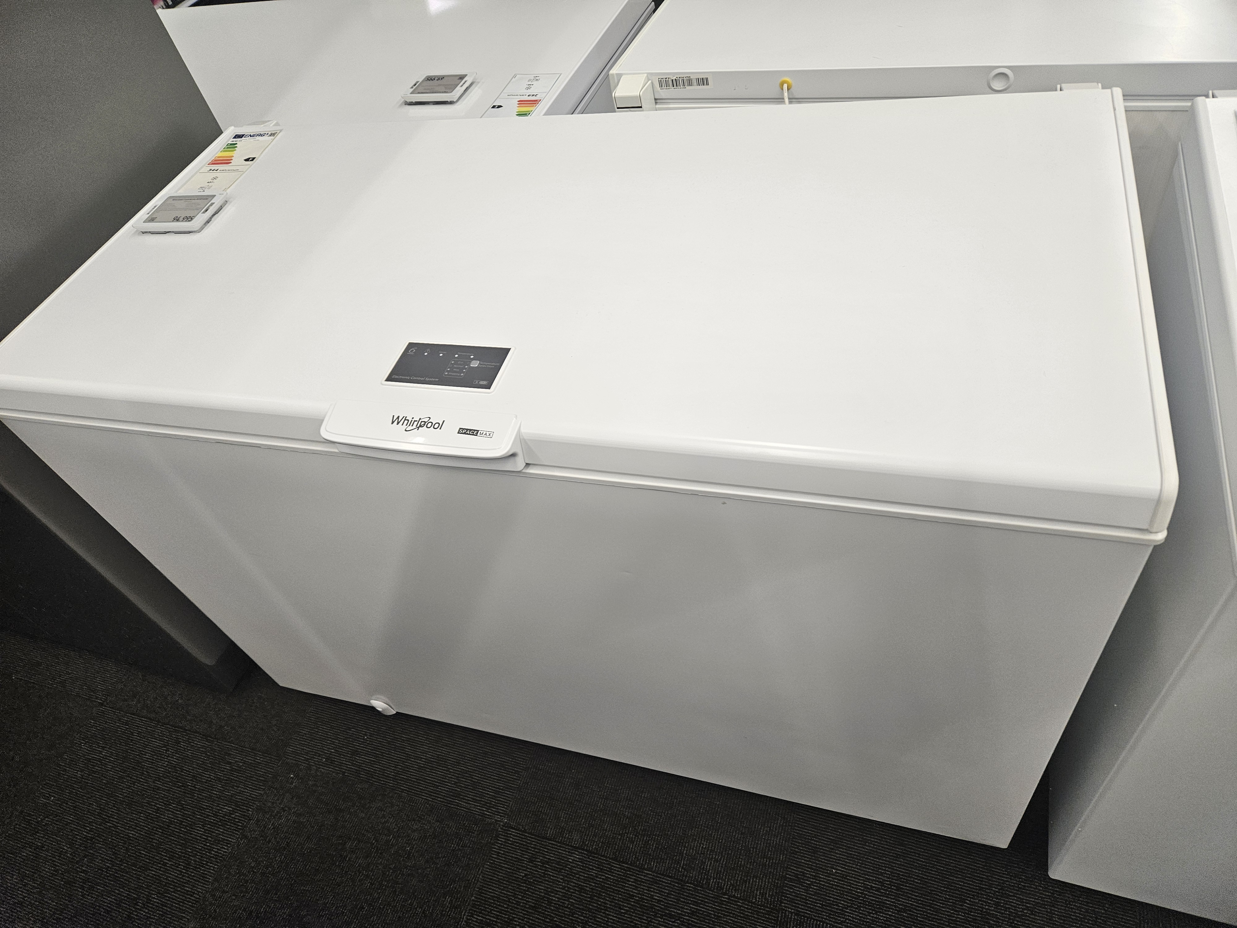 SELT / SOLD Whirlpool frystikista W390FO - 390 lítra 4