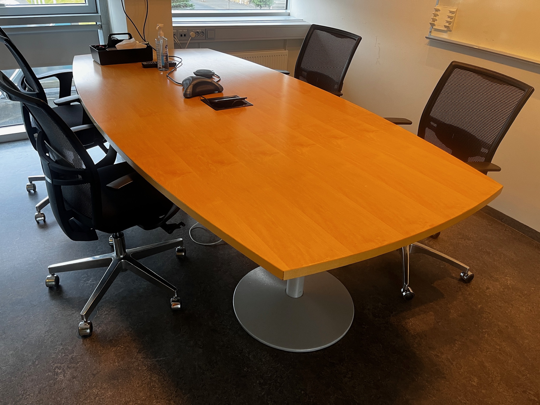 SELT / SOLD Fundarborð með tengladokku, 6-8 manna, L240 x B120 x H73 sm. 2