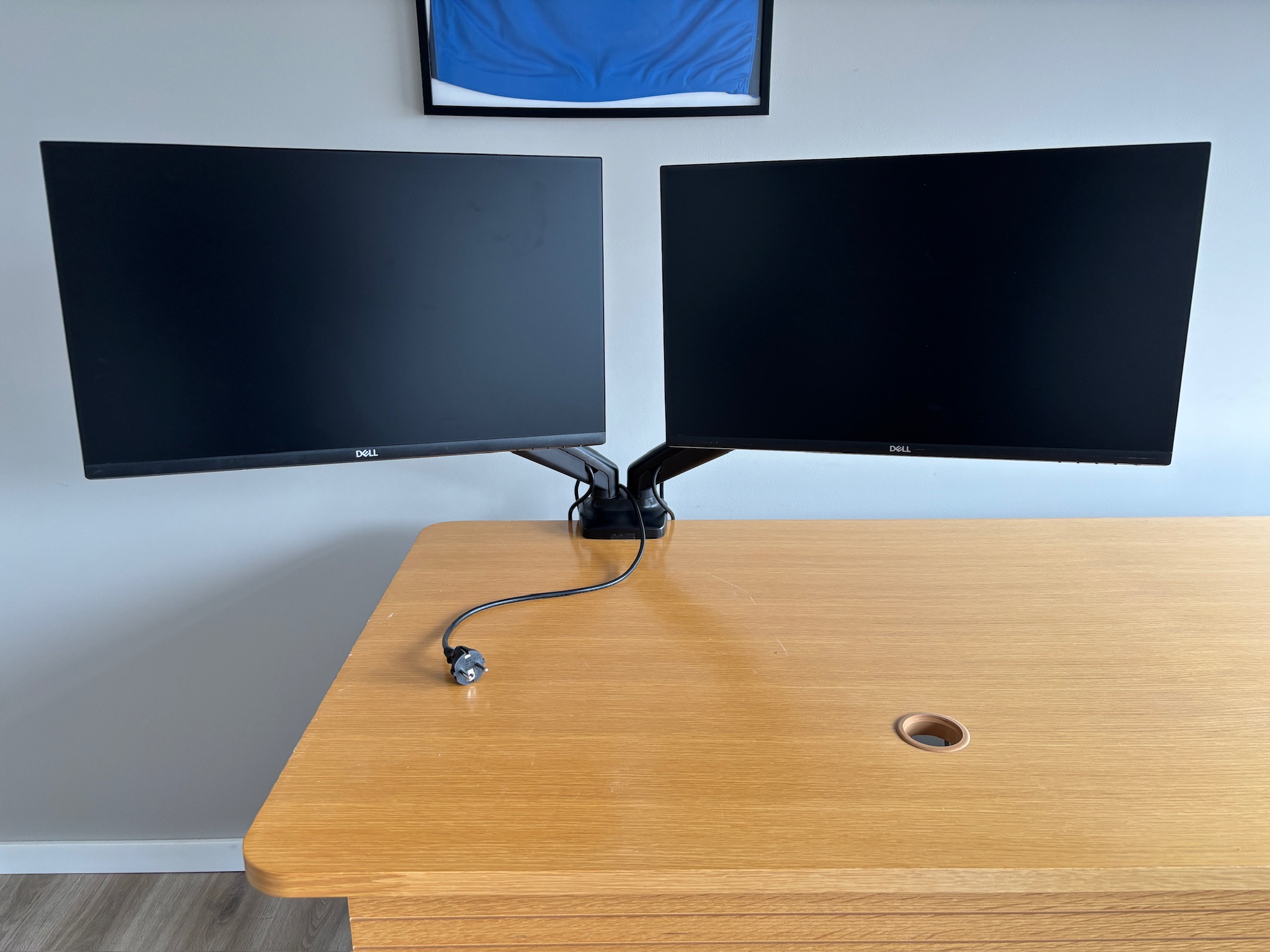 SELT / SOLD Dell tölvuskjáir á armi, 24''