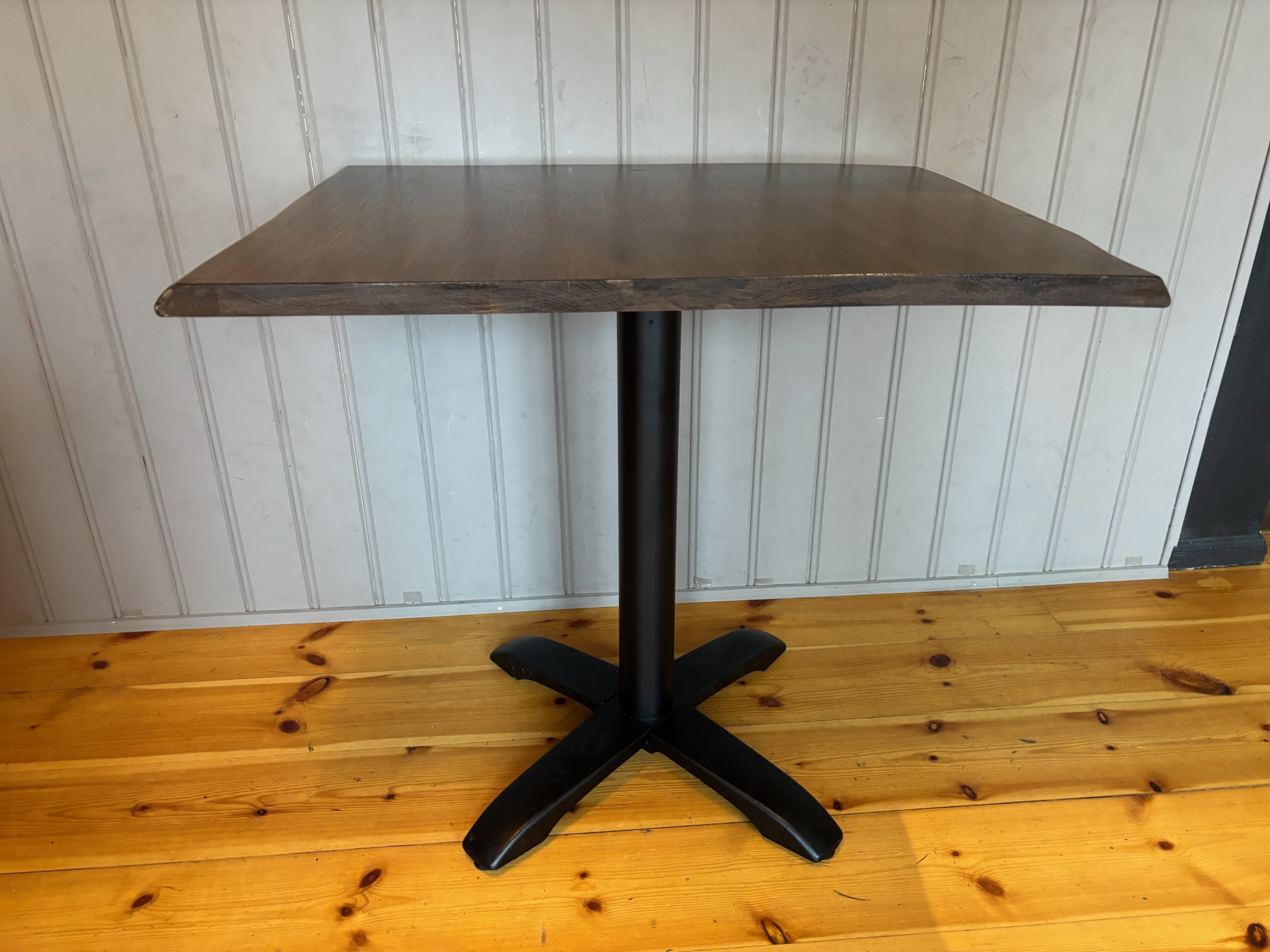SELT / SOLD Veitingahúsaborð / eldhúsborð, B83xD66sm. 8