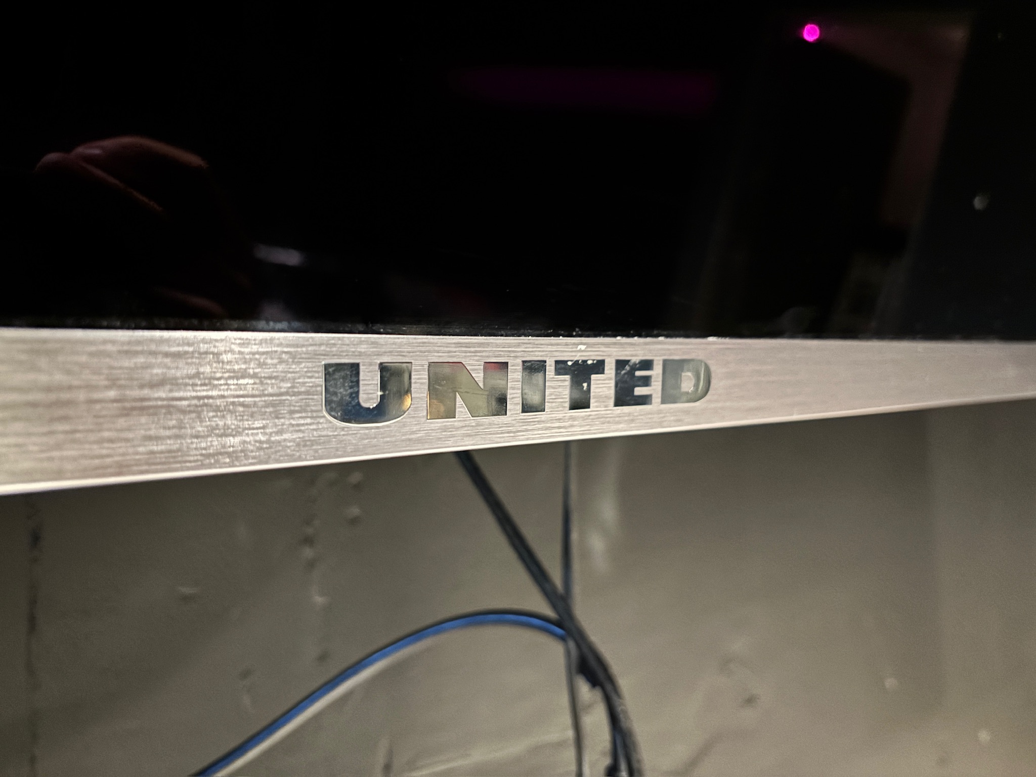 SELT / SOLD United LED sjónvarp með veggfestingu, 75'' 6