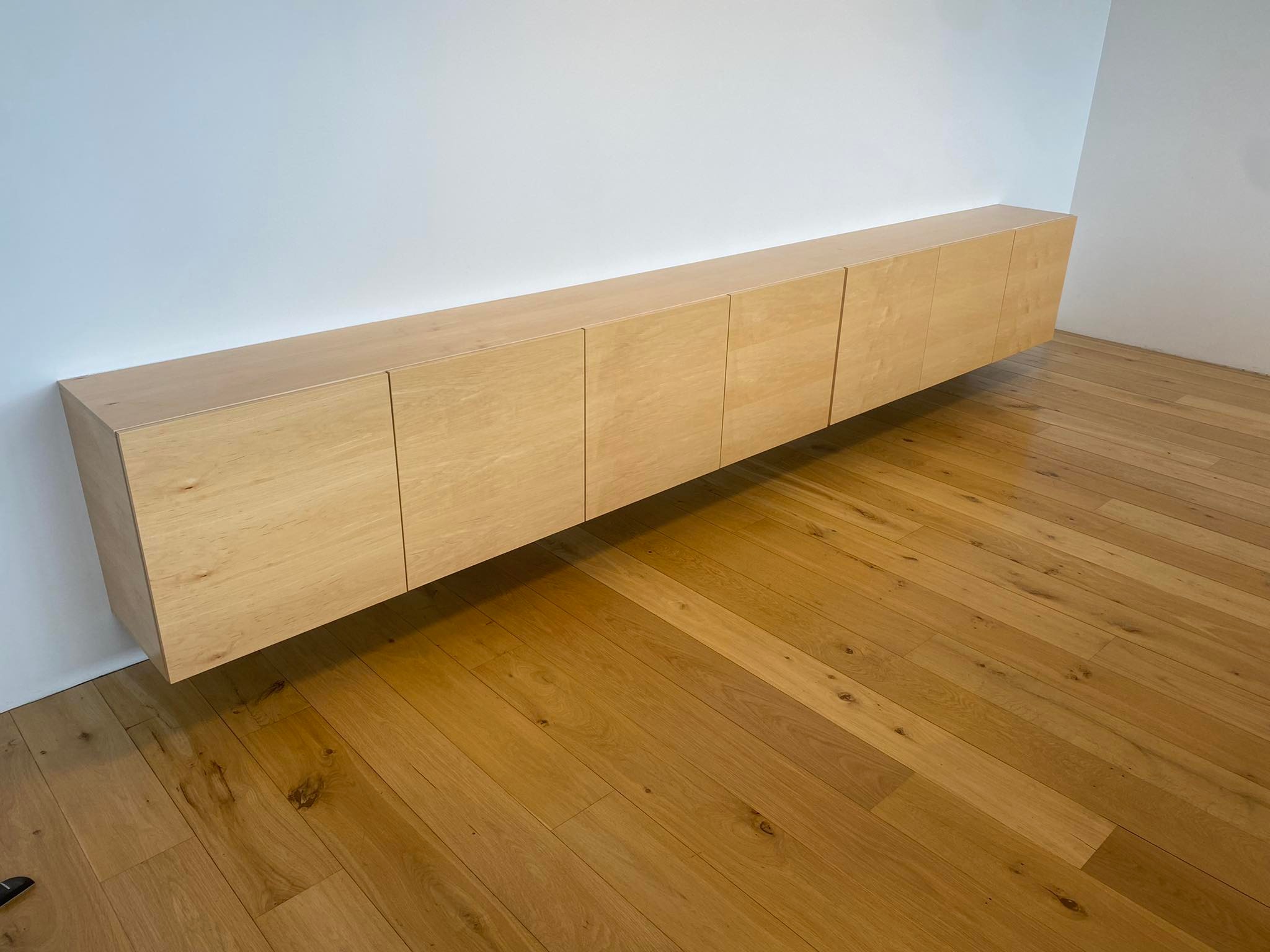 SELT - undarborð 12-14 manna - Sérsmíði - L400cm x B185cm - Skenkur í stíl 12