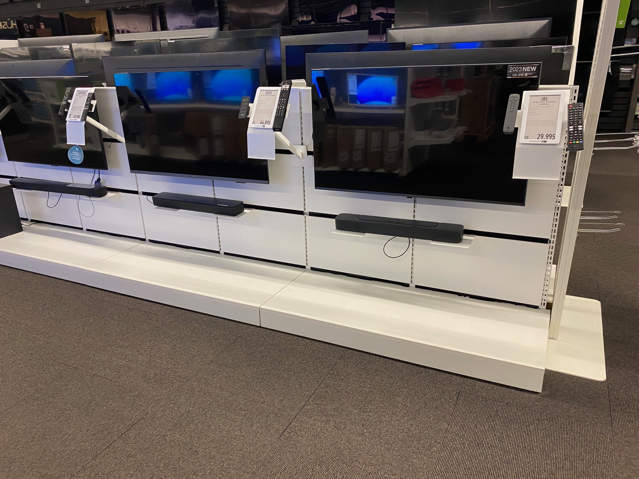 SELT / SOLD Gólfstandaeining, H110 x B120 sm. 2