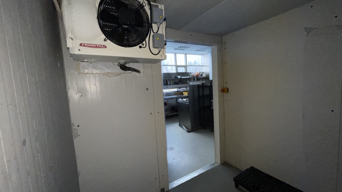 SELT / SOLD Rivacold frystir manngengur 4 fm 9