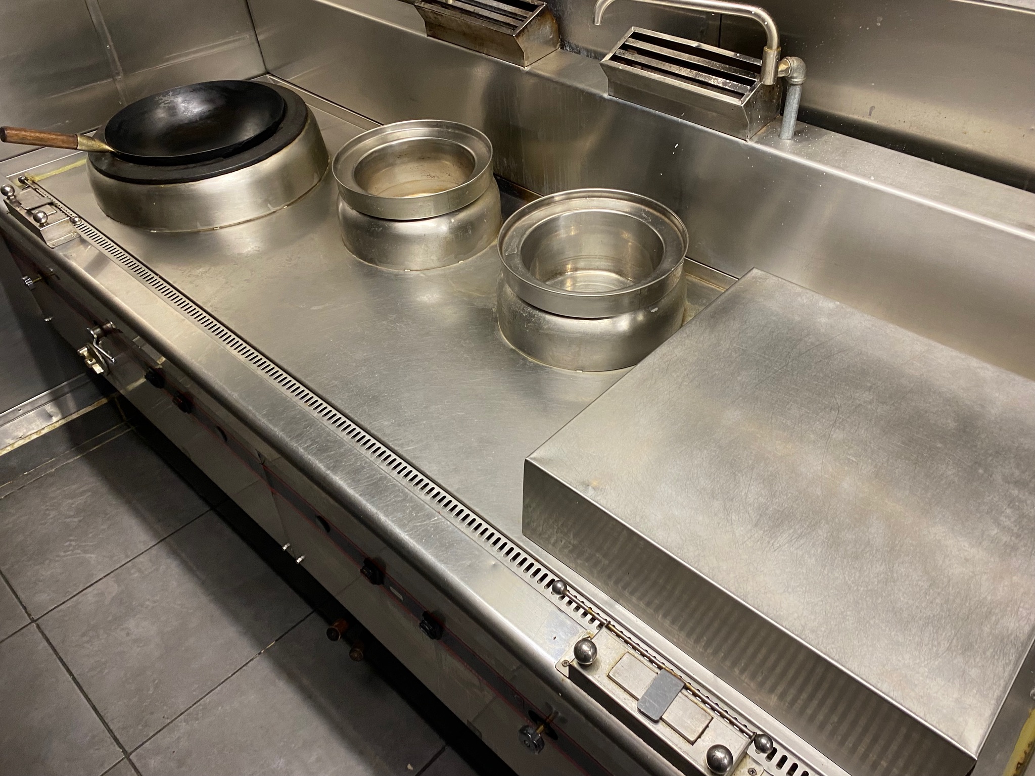 SELT / SOLD Wok eldavél, B220 x D90 x H74 sm. 4