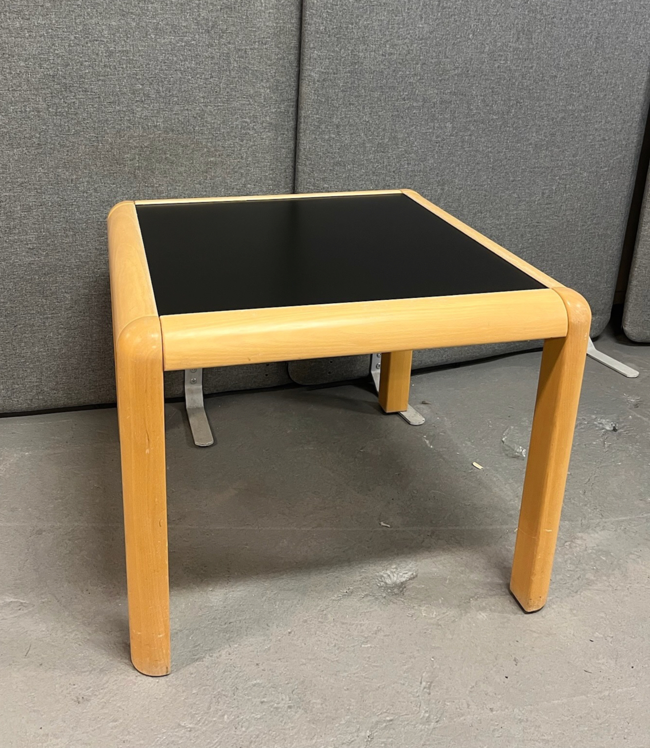 SELT / SOLD Danskt sófaborð, antík, B66 x D66 x H54 sm. - Alþingi