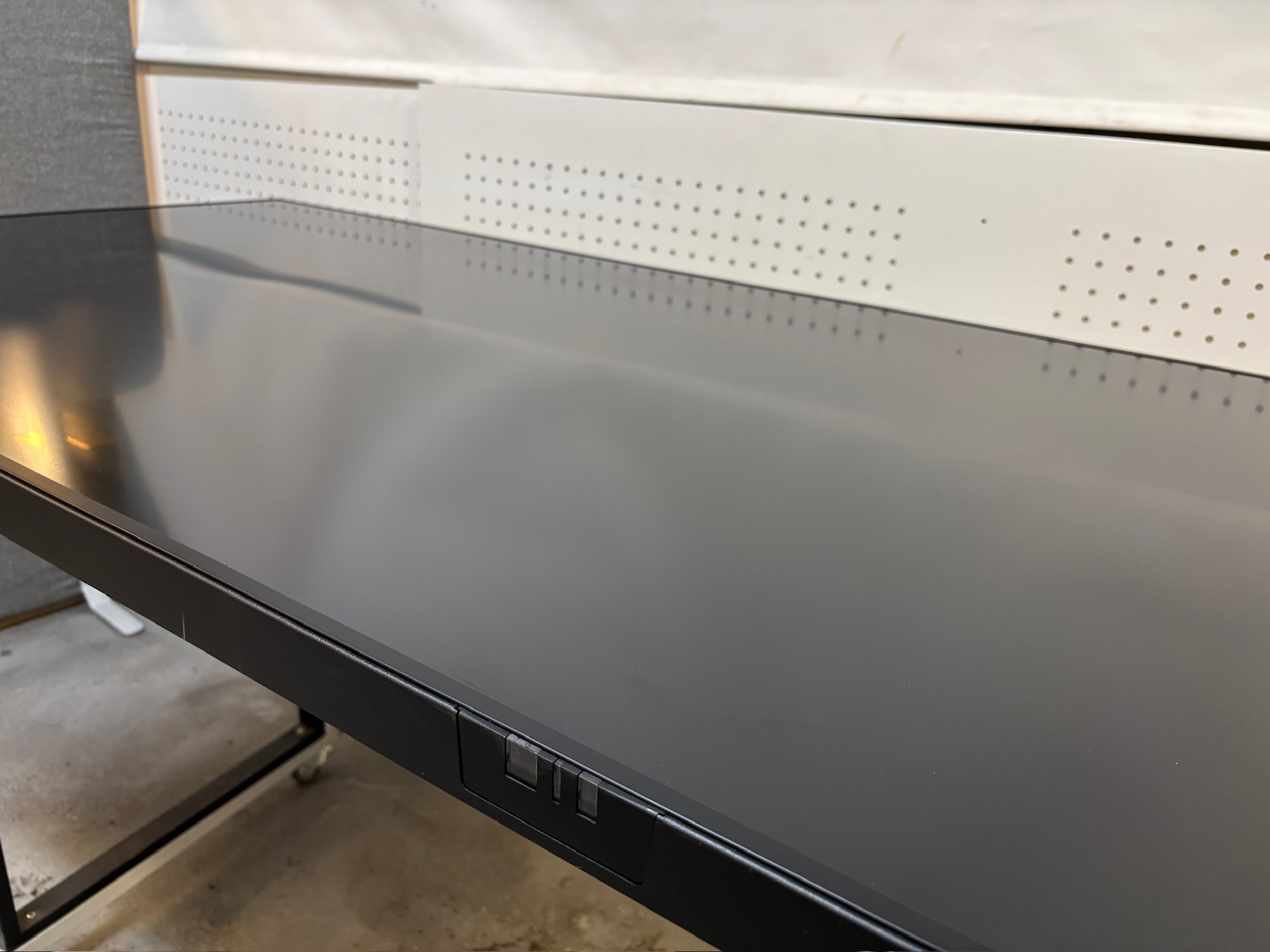 SELT / SOLD NEC upplýsingaskjár með veggfestingu, 4K LED, 65'', 24/7 3