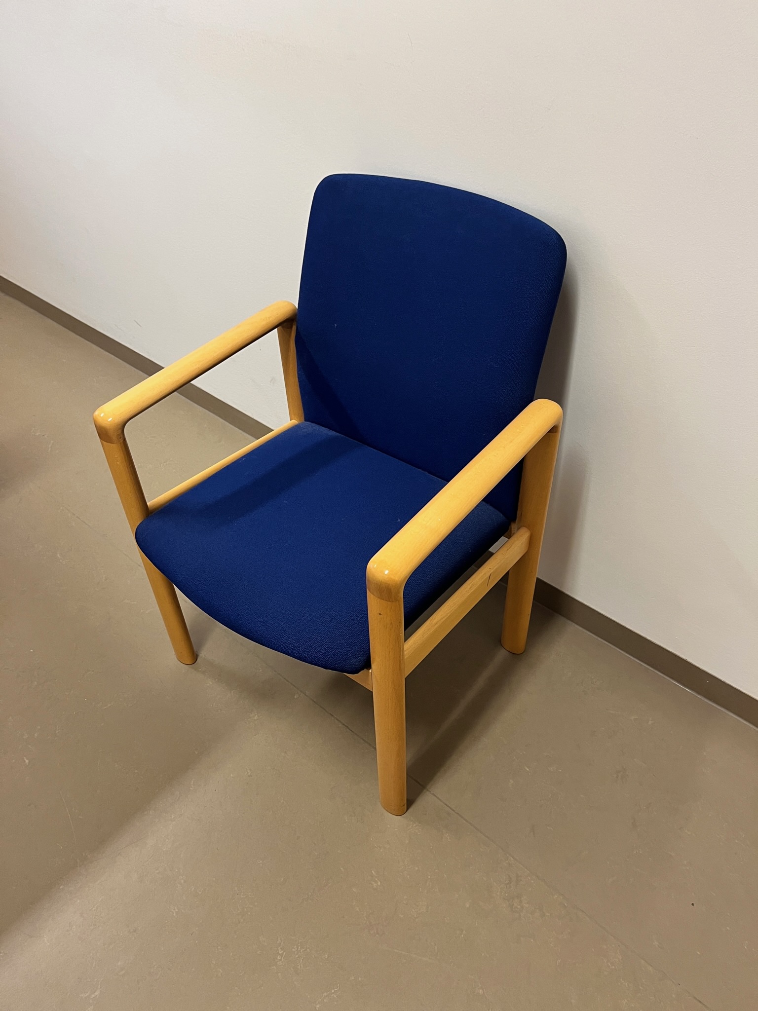 SELT / SOLD Vandaðir fundarstólar - biðstofustólar 2