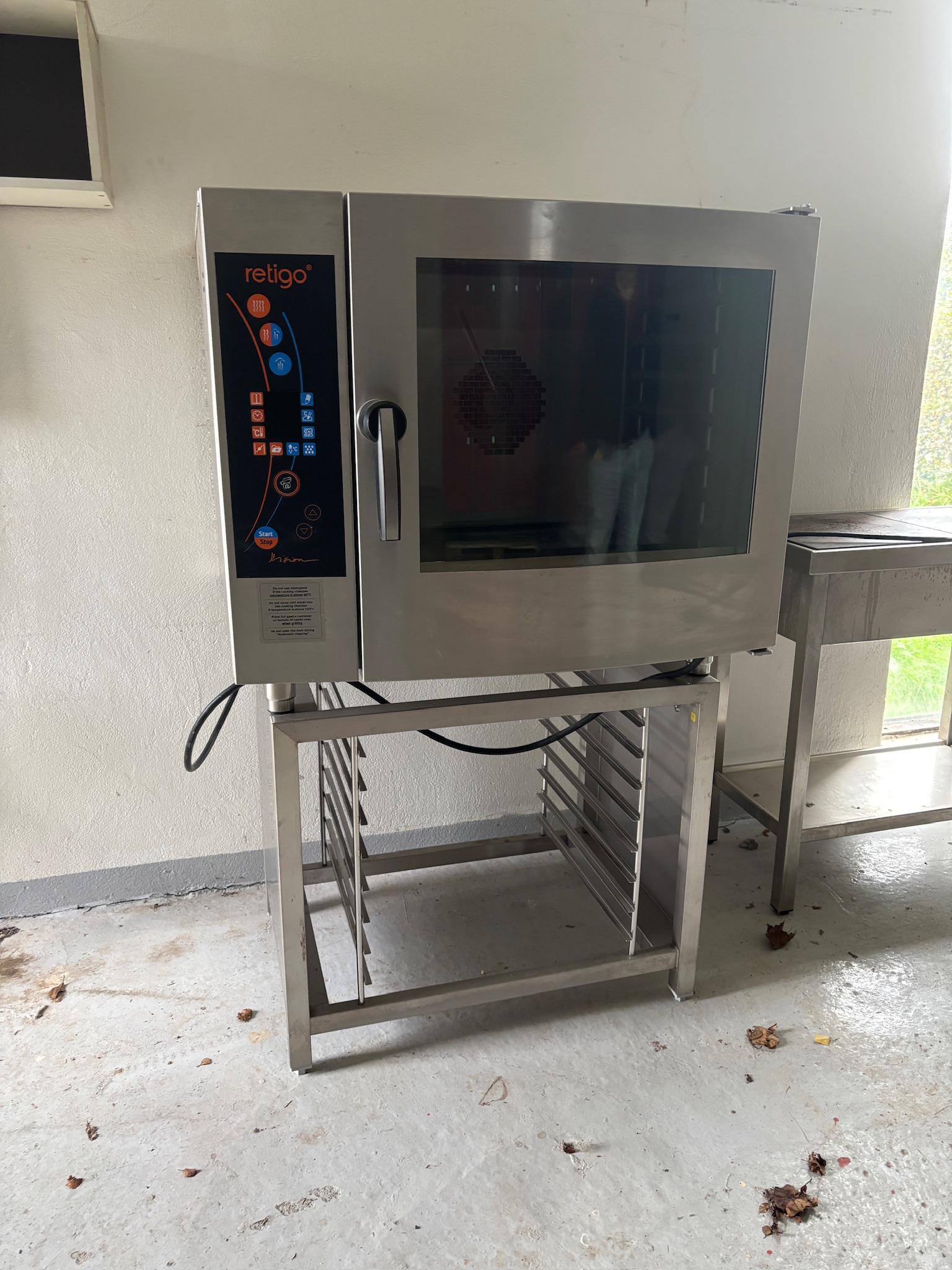 SELT / SOLD Retigo Orange Vision O 611 iC á gufuofn á standi, 6 skúffur 2