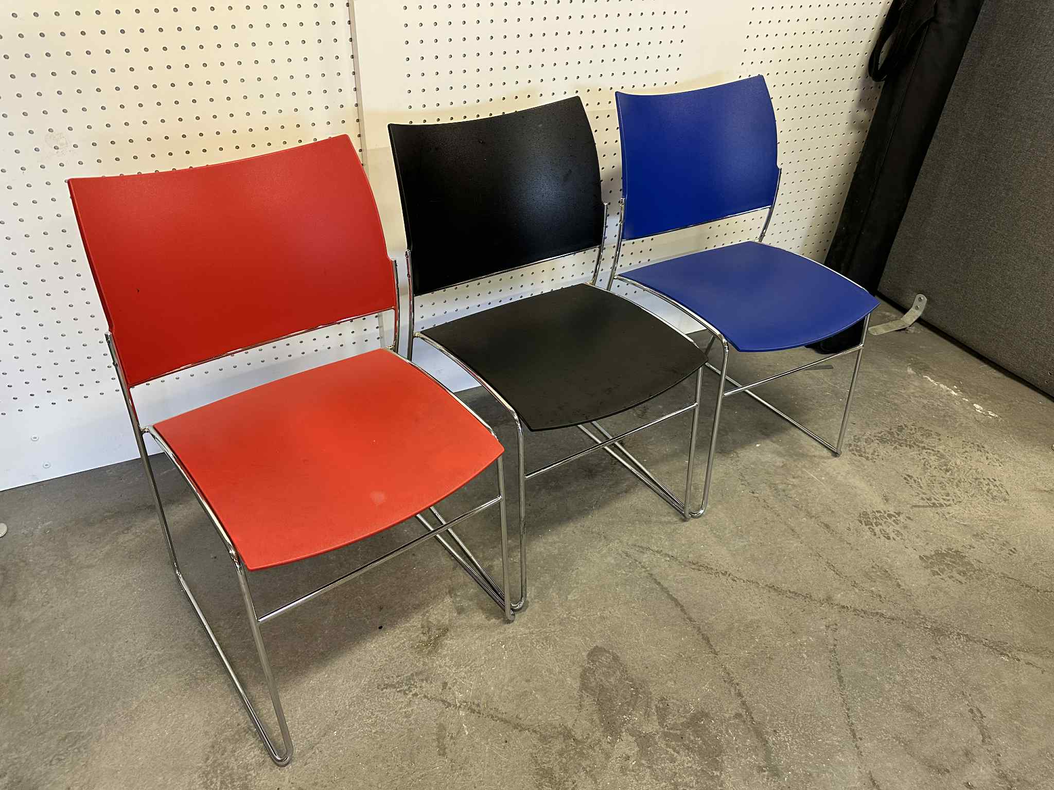 SELT / SOLD Staflanlegir eldhússtólar / fundarstólar
