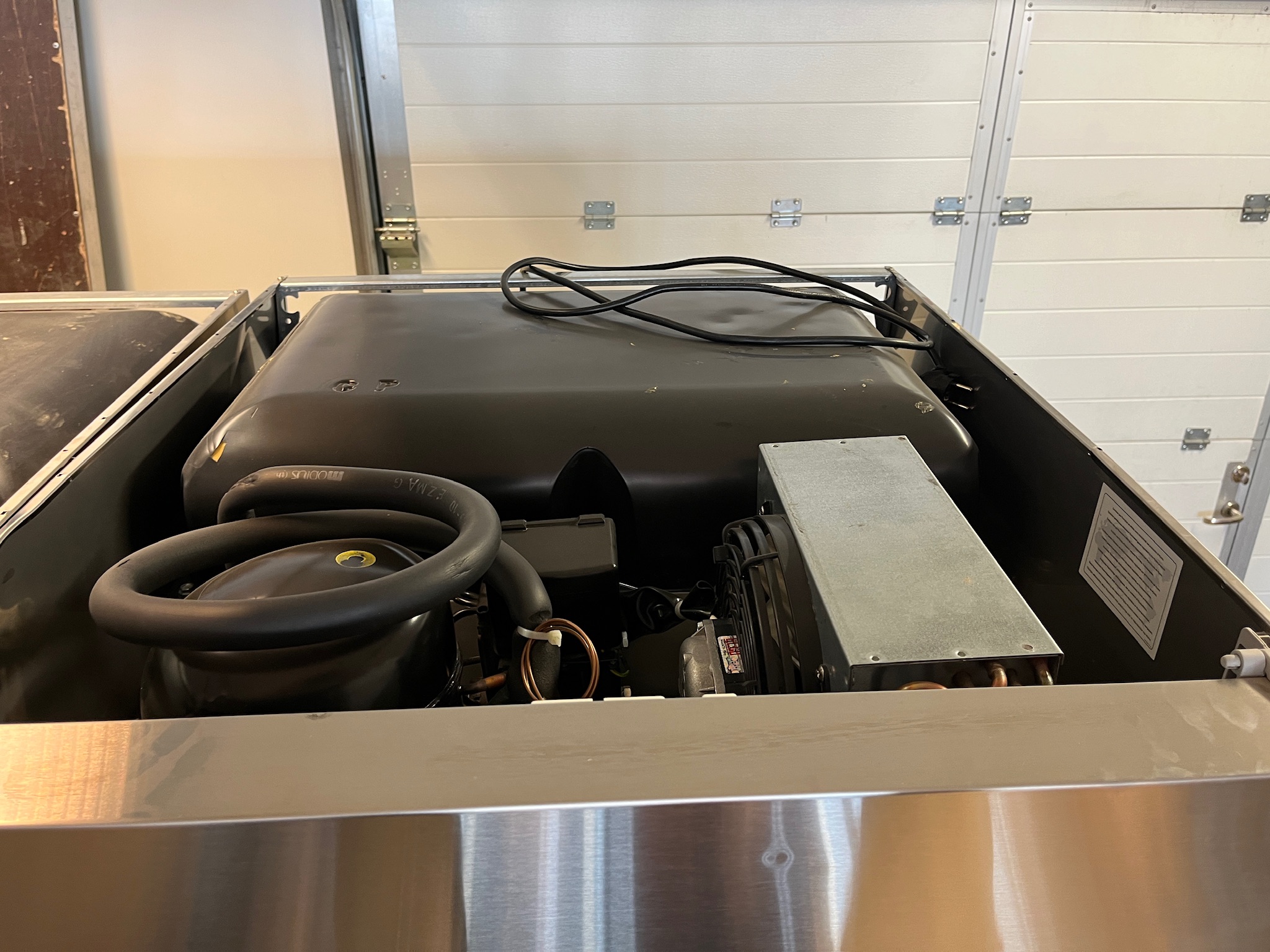 SELT / SOLD Zanussi frystiskápur, 670L, H206 x D83 x B71 sm. 9