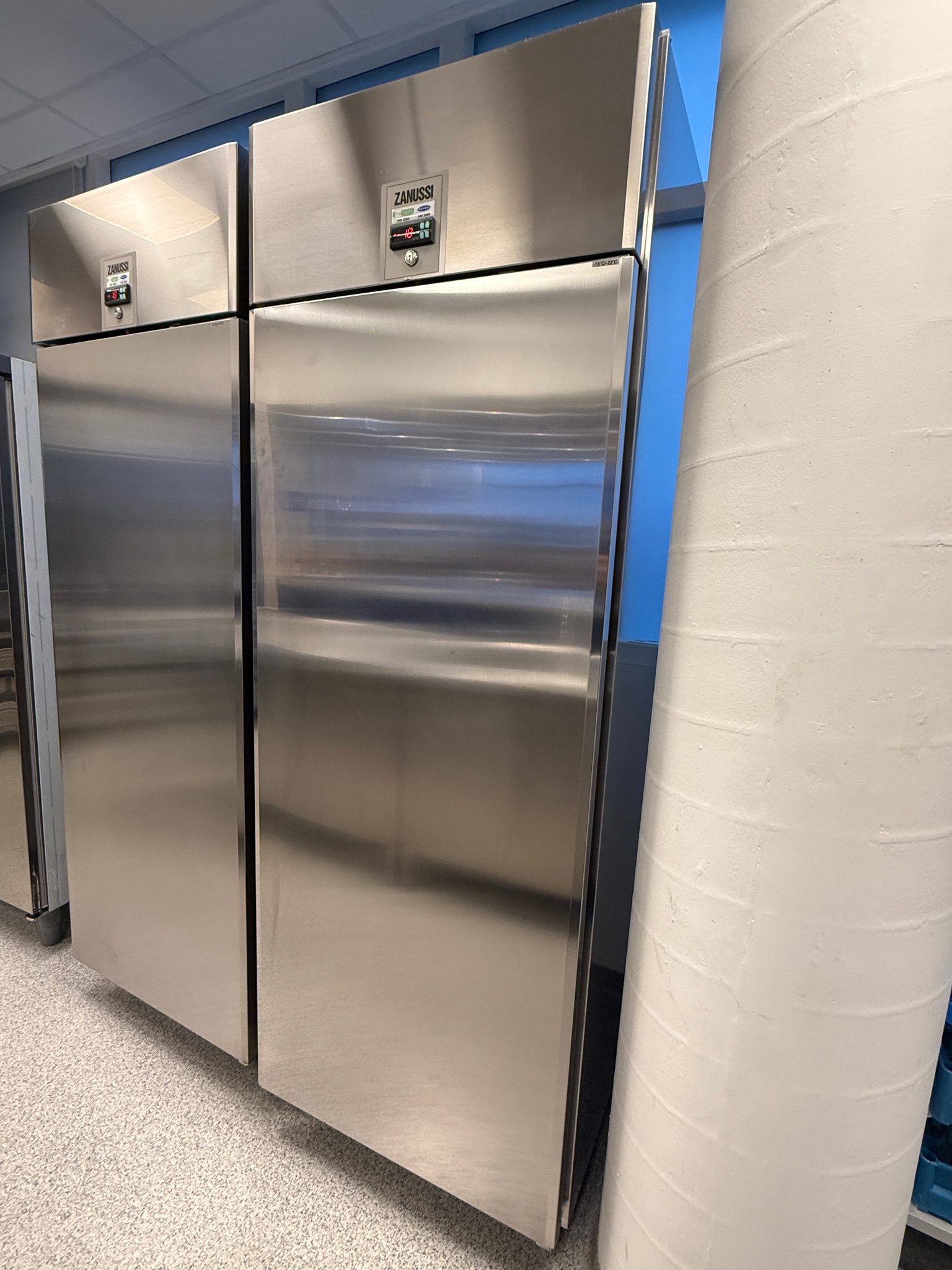 SELT / SOLD Zanussi frystiskápur, 670L, H206 x D83 x B71 sm. 2