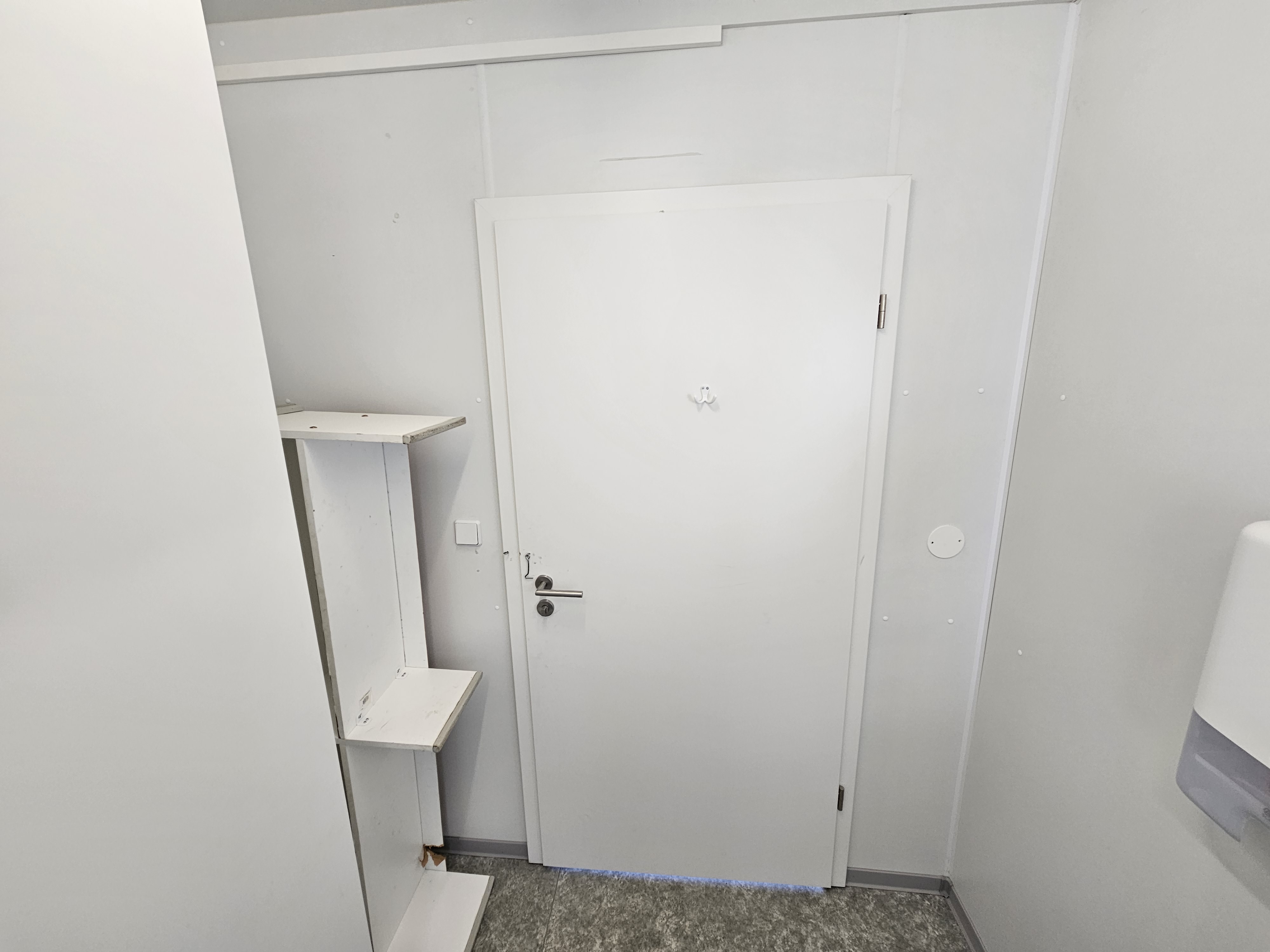 SELT / SOLD Vönduð smáhýsi nr. 1 - WC - kaffistofa - kennslustofa 50 fm 10