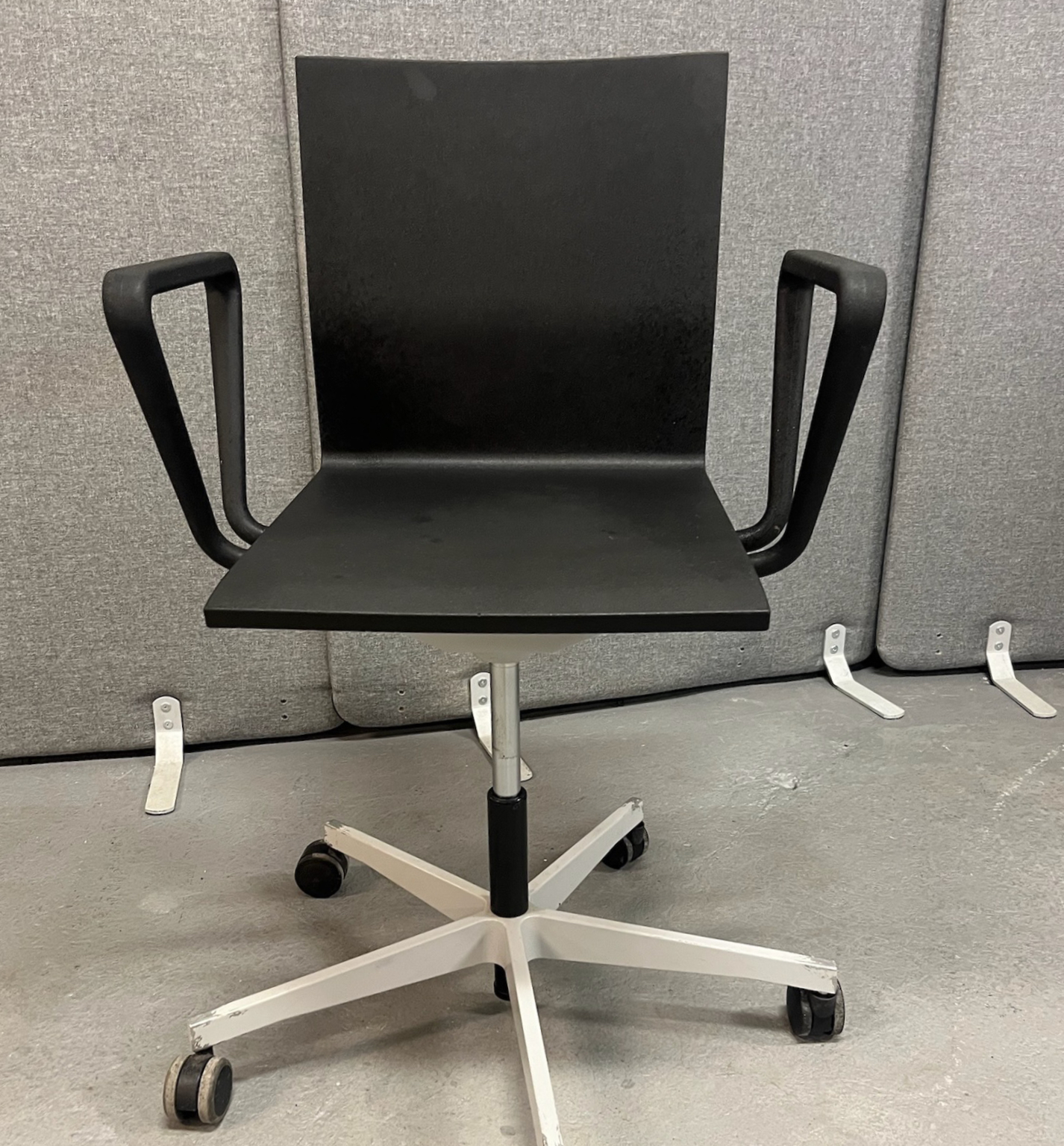 SELT / SOLD Vitra stóll frá Pennanum