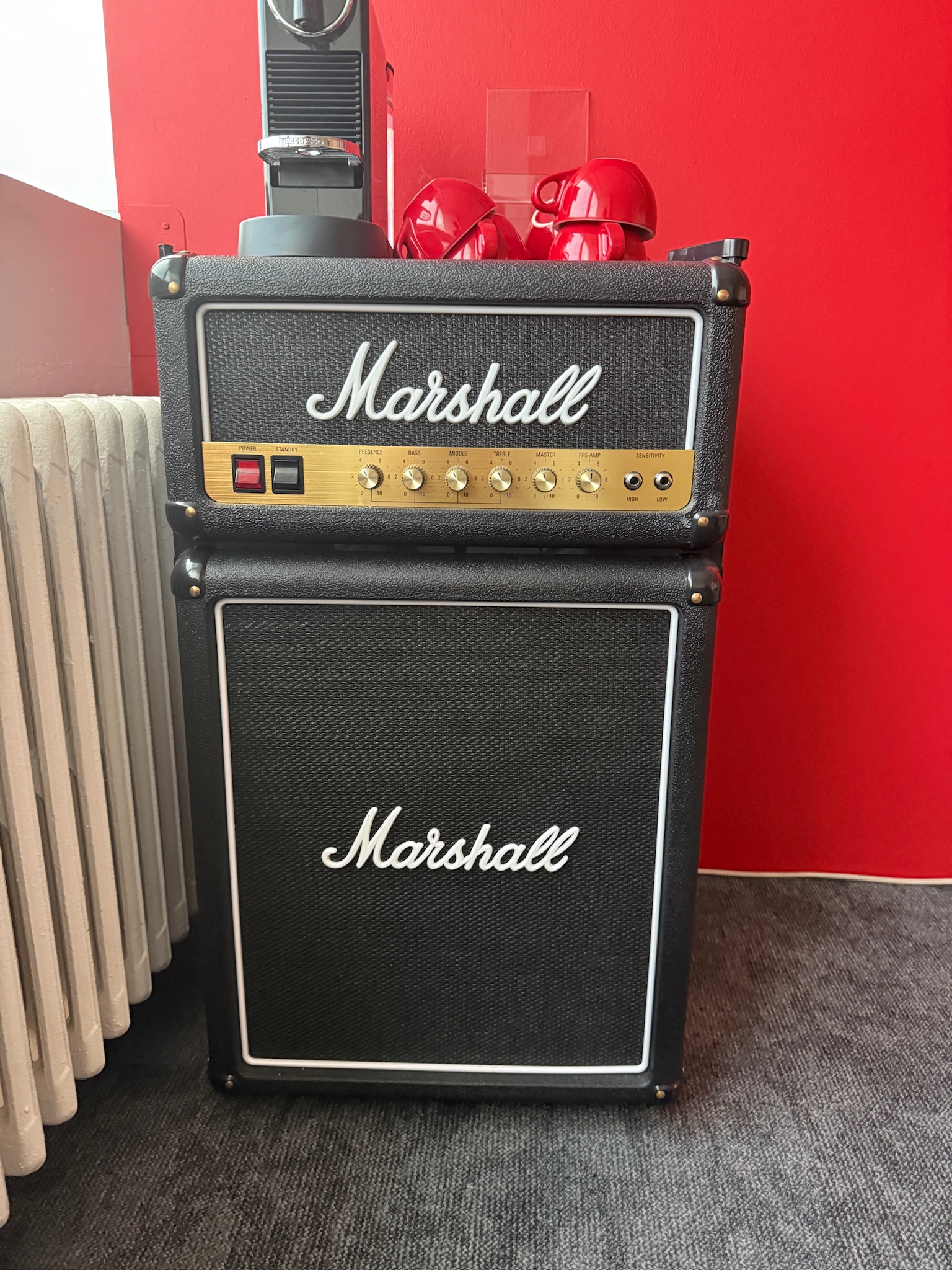 SELT / SOLD Marshall kæliskápur - PLAY