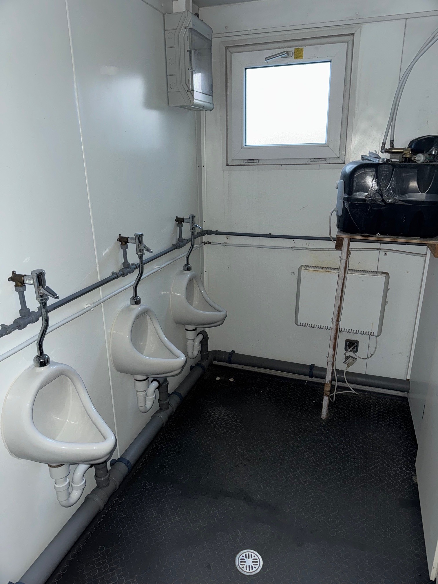 SELT / SOLD - 20 ft. WC gámur - klósett gámur 2