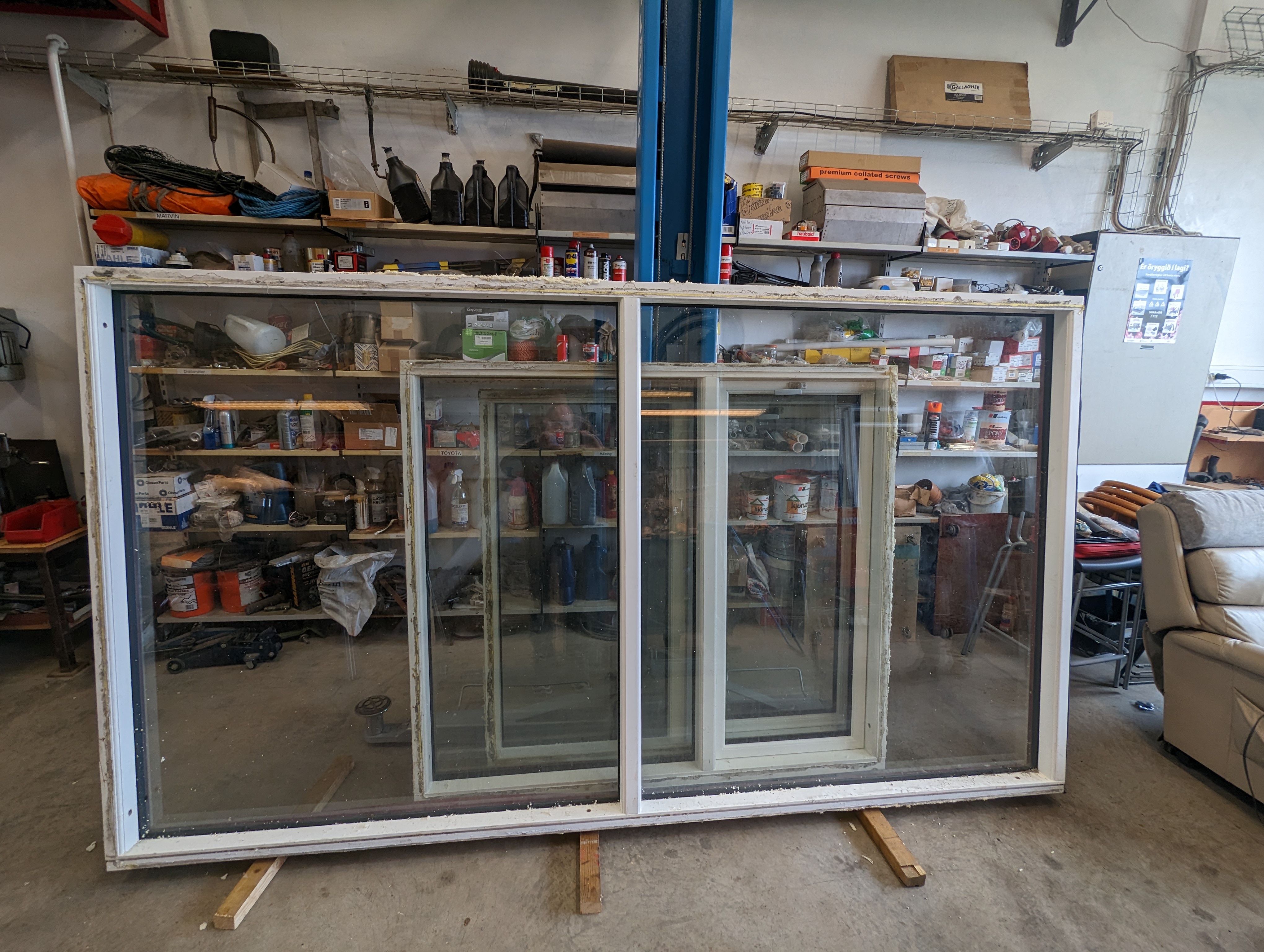 SELT / SOLD - Gluggi 2 - 291 sm breidd x 164 sm hæð.