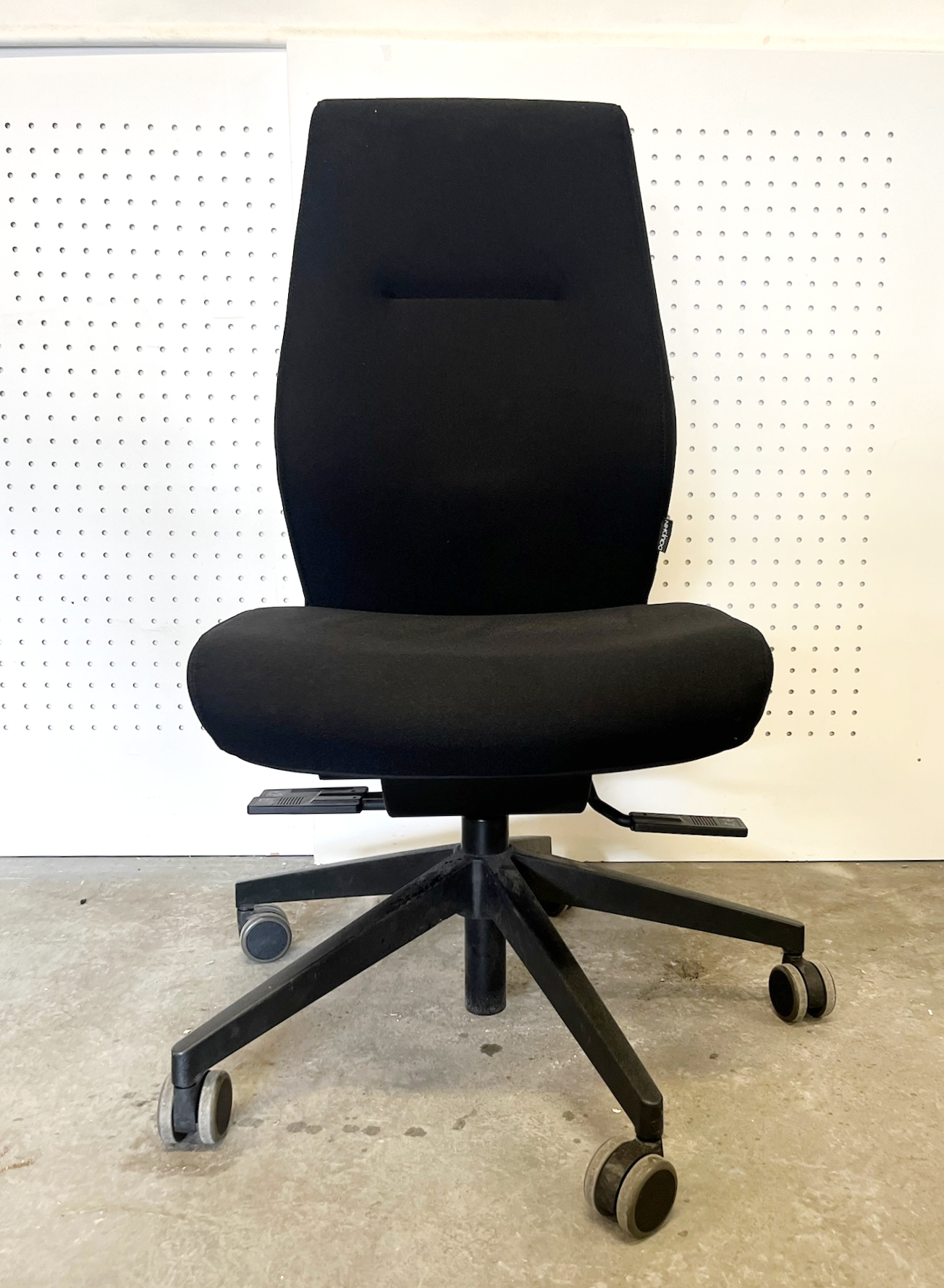 SELT / SOLD Dauphin skrifborðsstóll frá Pennanum