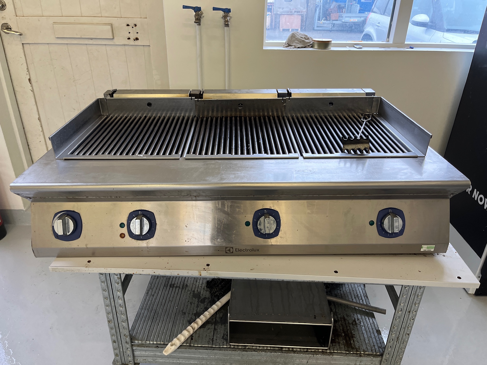 SELT / SOLD Zanussi 700 EVO broiler / grill frá ProGastro, B120 x D73 x H34 sm. 2