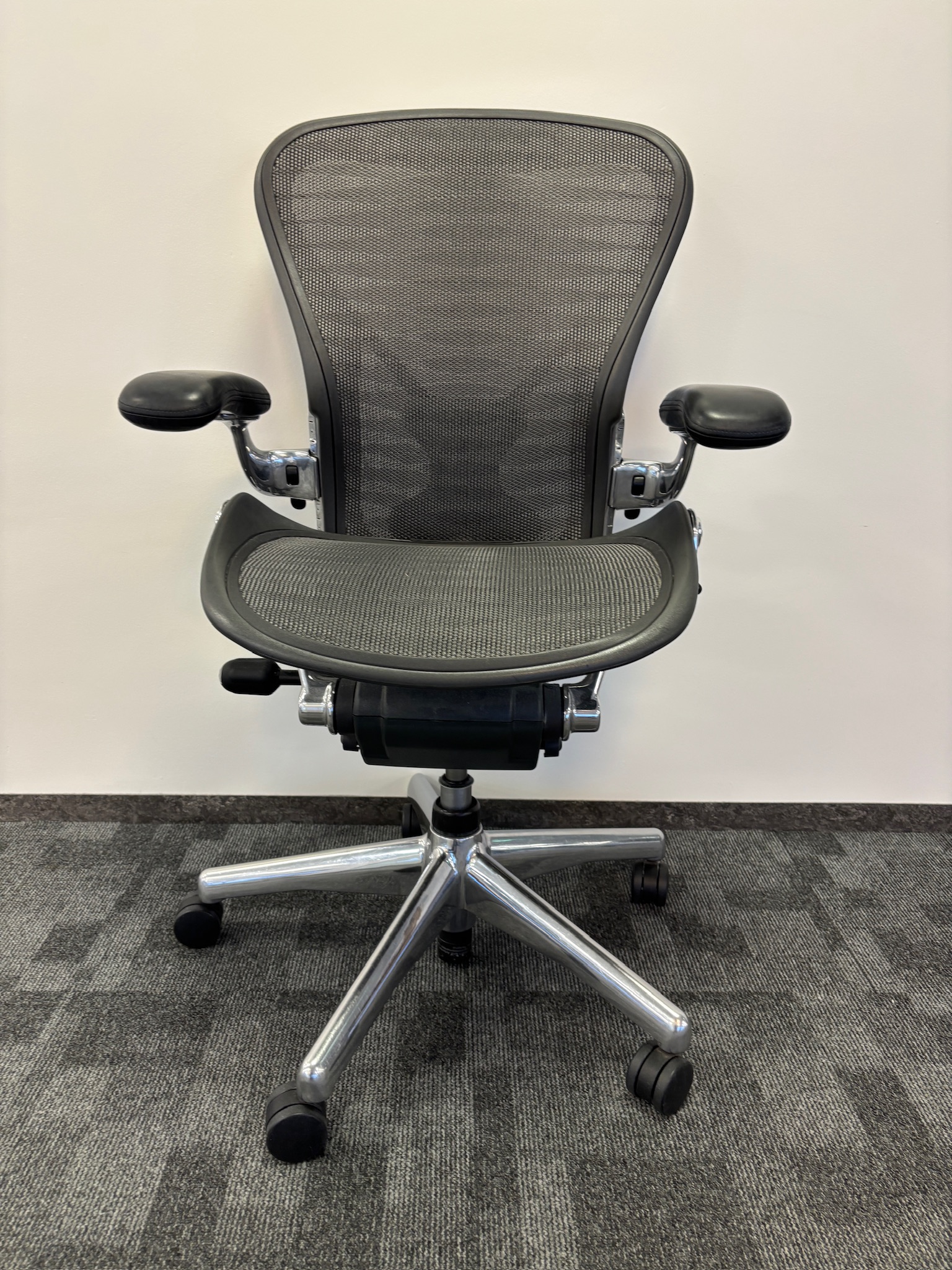 SELT / SOLD Herman Miller Aeron, B stærð 10