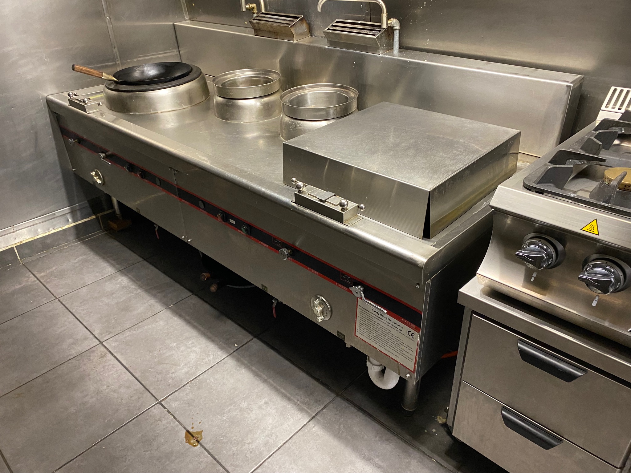 SELT / SOLD Wok eldavél, B220 x D90 x H74 sm. 2