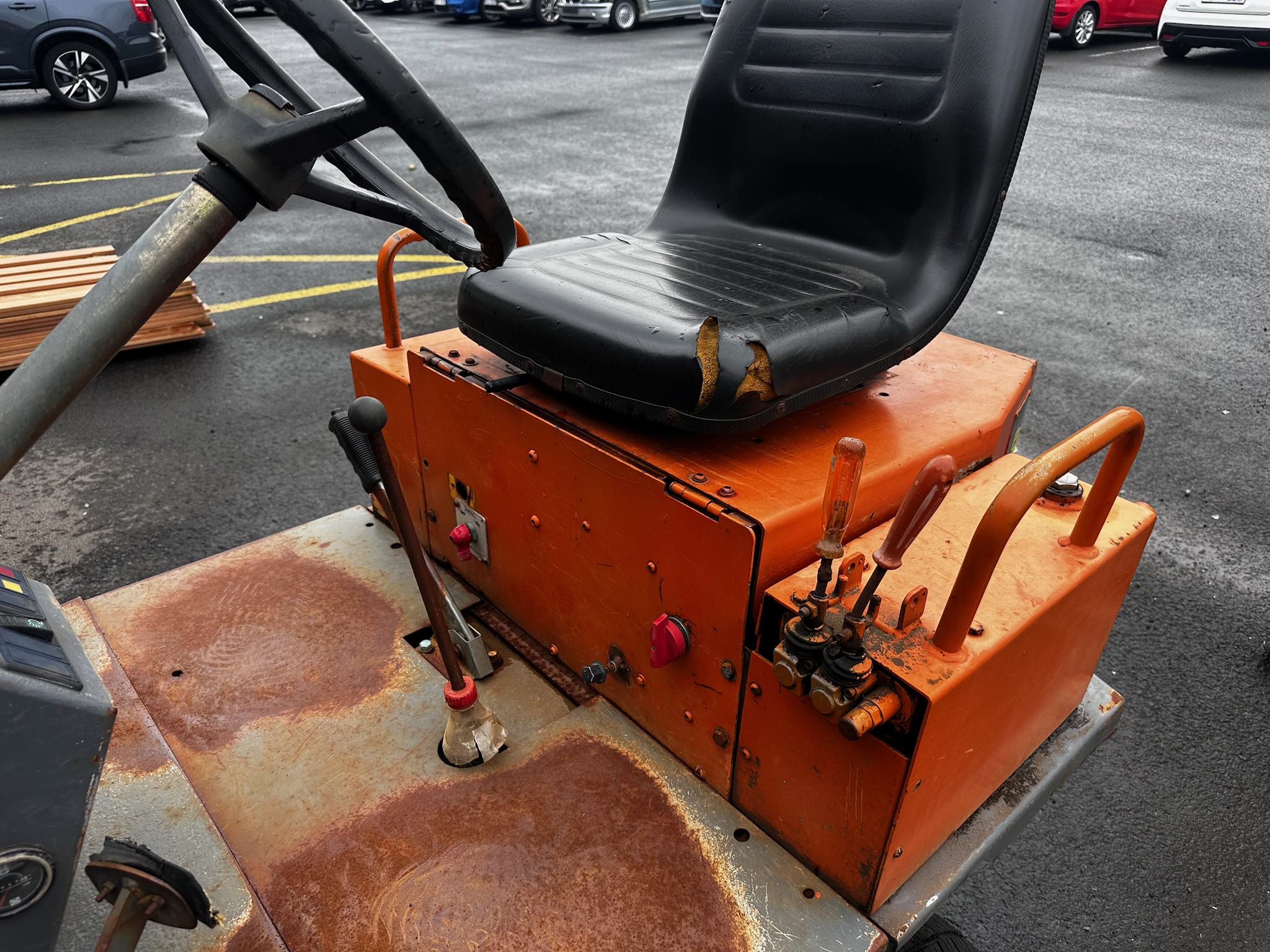 SELT / SOLD Volvo dumper 2001 - 750 kg. 7