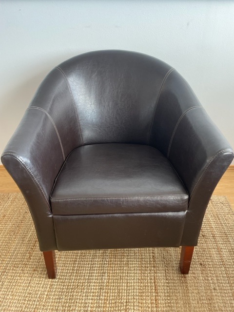 SELT / SOLD Leðurarmstóll