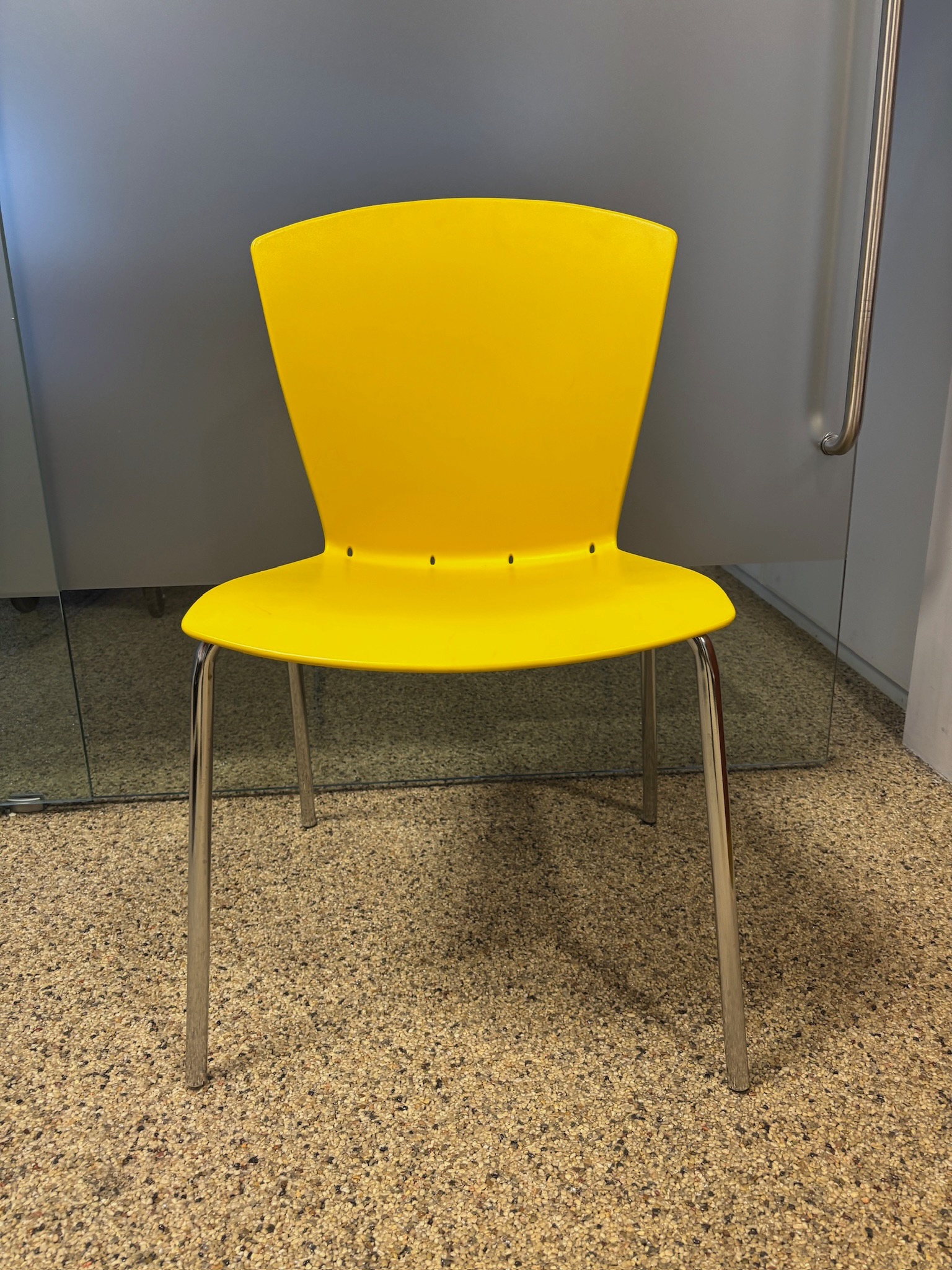 SELT / SOLD Sesta stóll frá Sólóhúsgögn, staflanlegur 3