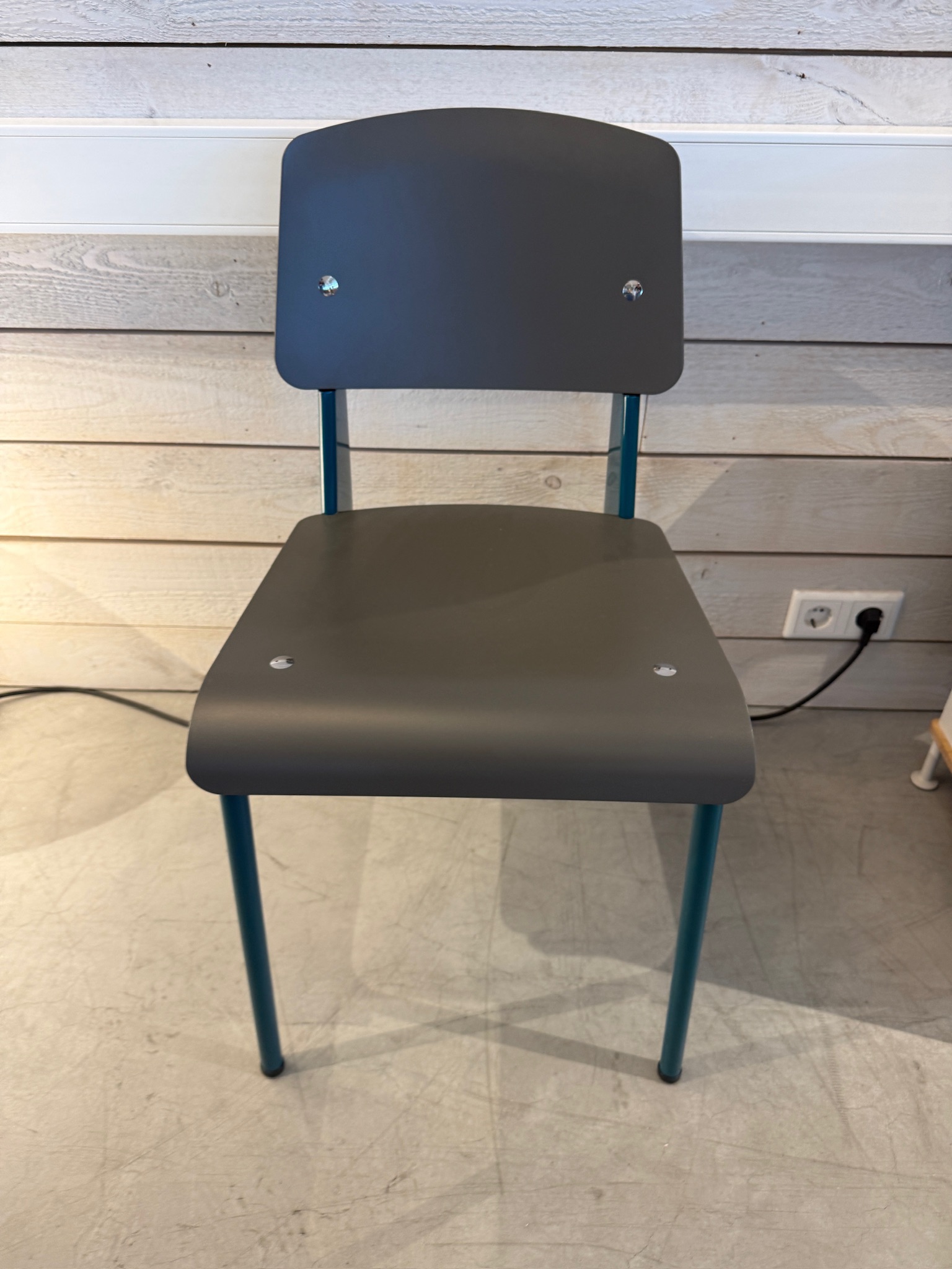 SELT / SOLD Vitra stóll frá Pennanum - Sem nýr 3