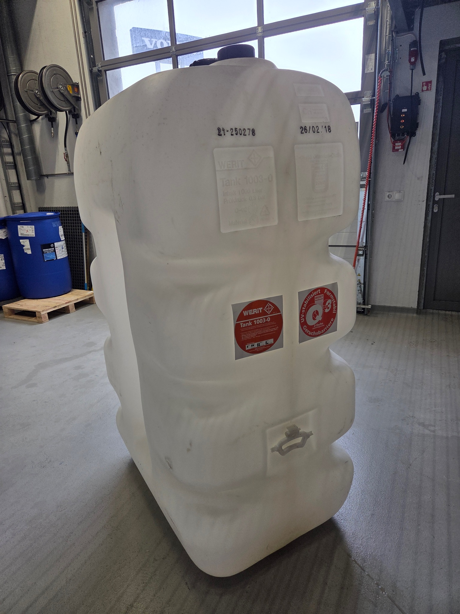 Olíutankur úr HPDE plasti, 1000L (1 stk.) 5