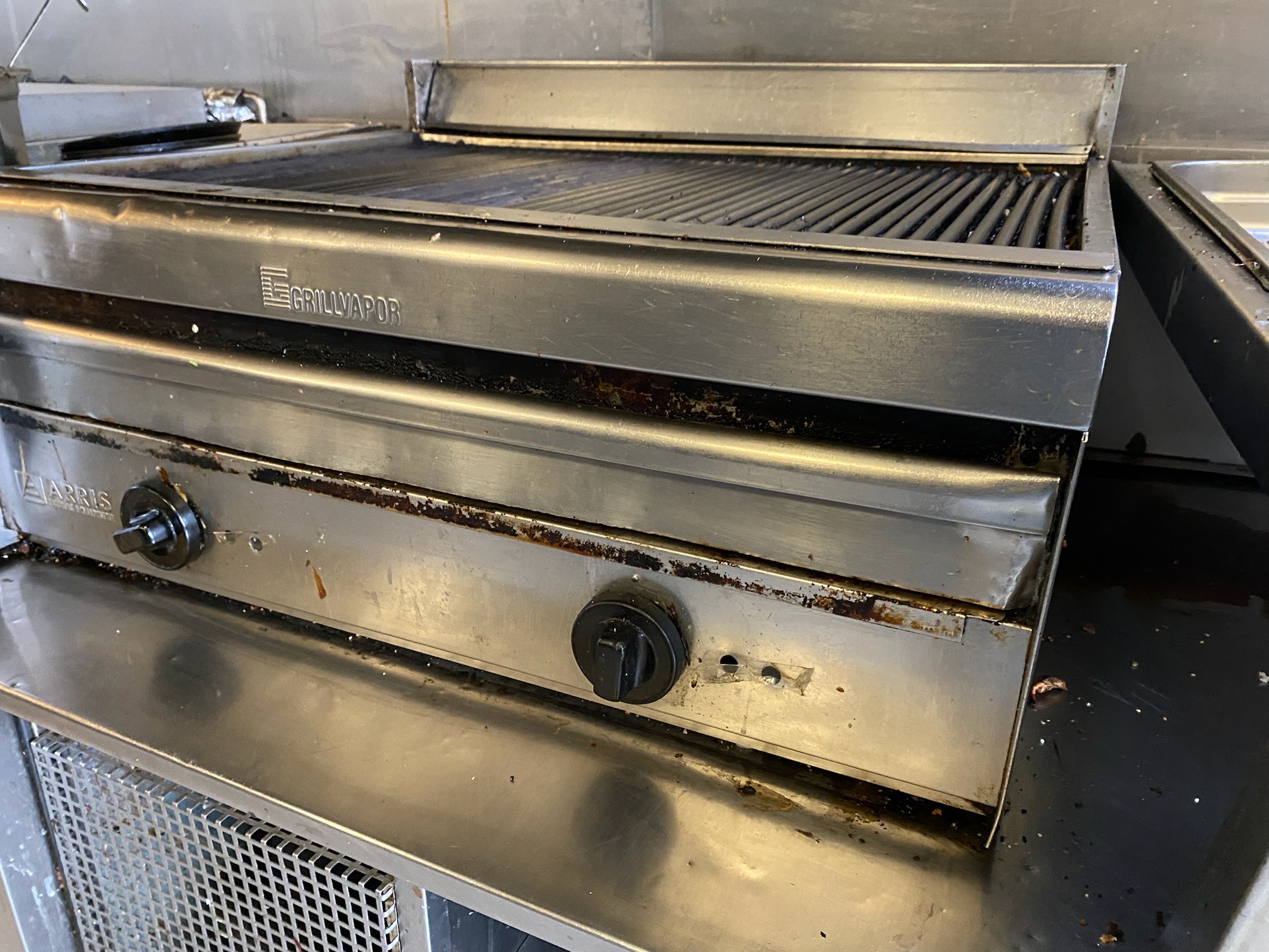 SELT / SOLD Grillvapor rafmagnsgrill, B80 x D70 x H34 sm. 3