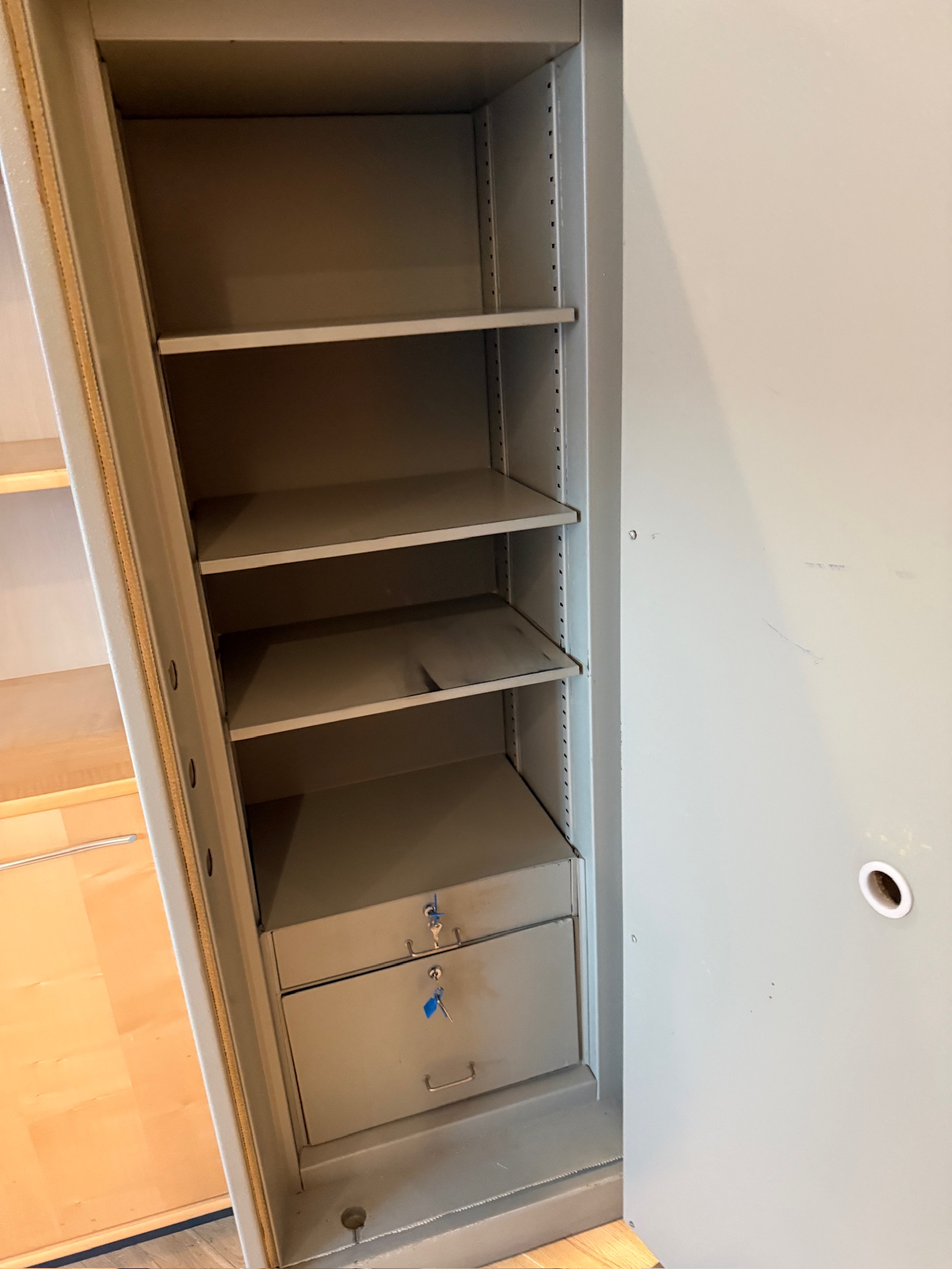 SELT / SOLD - Skandex verðmætaskápur, eldvarinn í 90 min., H175xB68xD60sm. 3