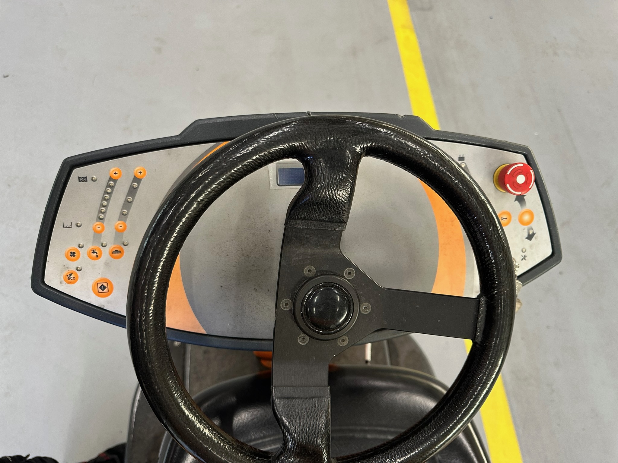 SELT / SOLD Taski skúringavél frá Tandur 5