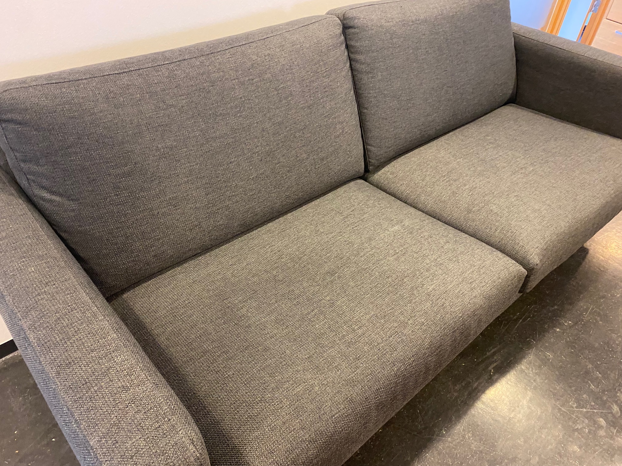SELT / SOLD Vandaður sófi, B205 x D93 sm. 4