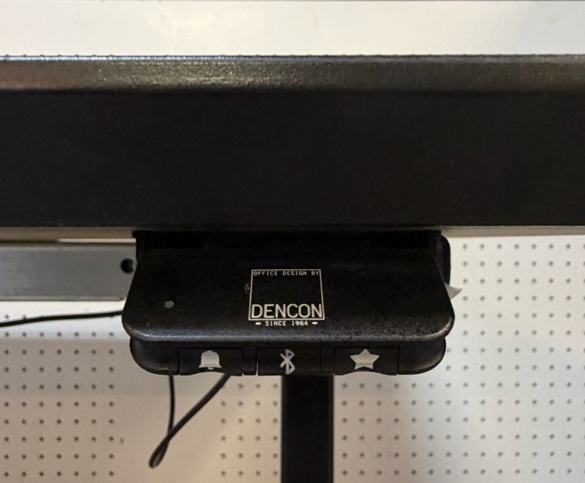 SELT / SOLD Dencon rafmagnsborð frá Pennanum, B160xD80sm. 3