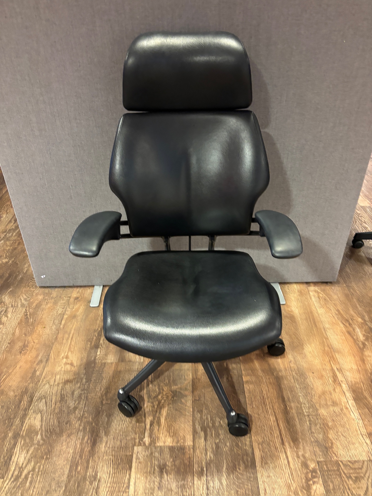 SELT / SOLD Humanscale skrifborðsstóll 2