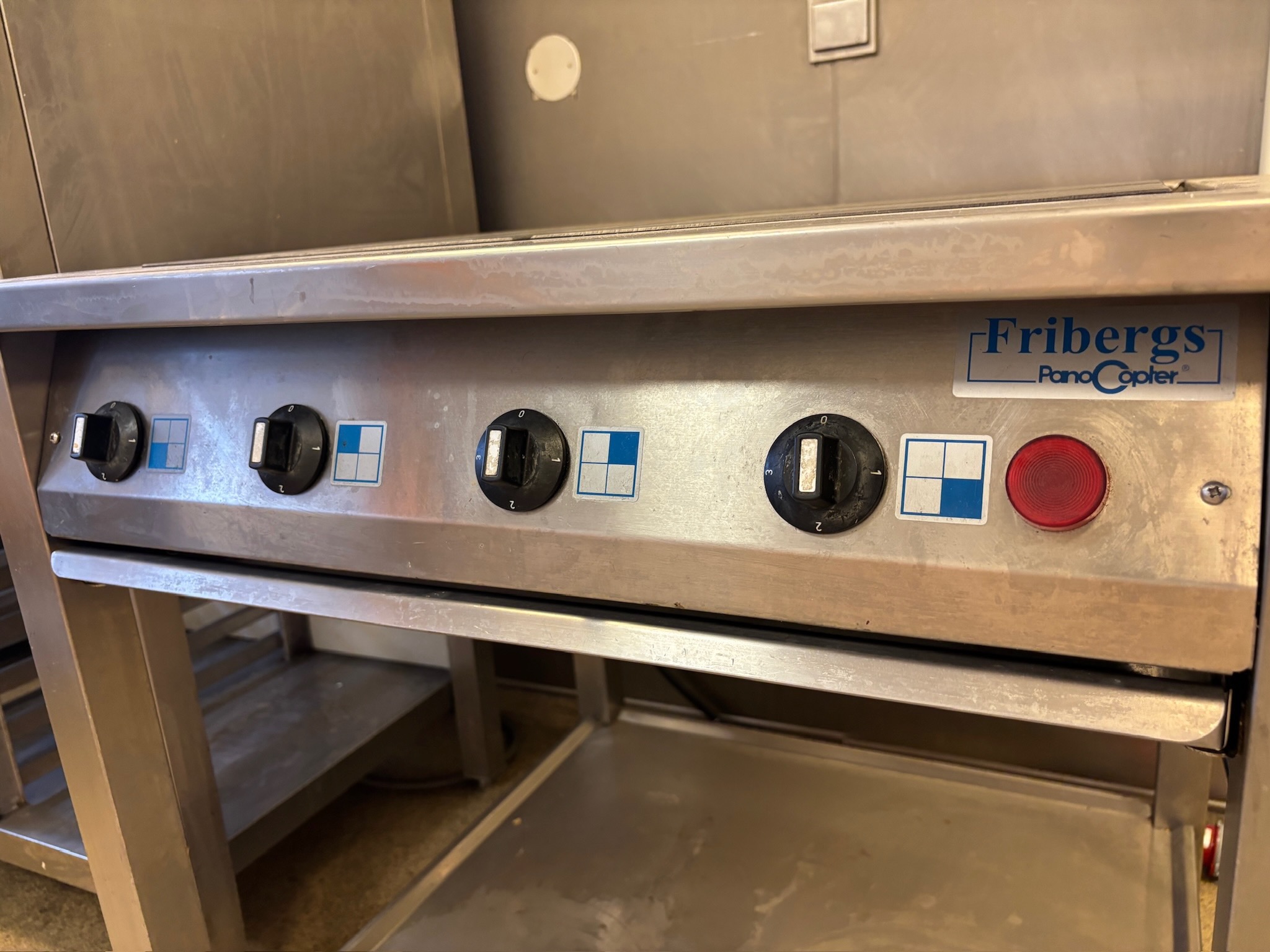 SELT / SOLD Fribergs flatpanna frá Fastus, H87 x B80 x D77 sm. 5