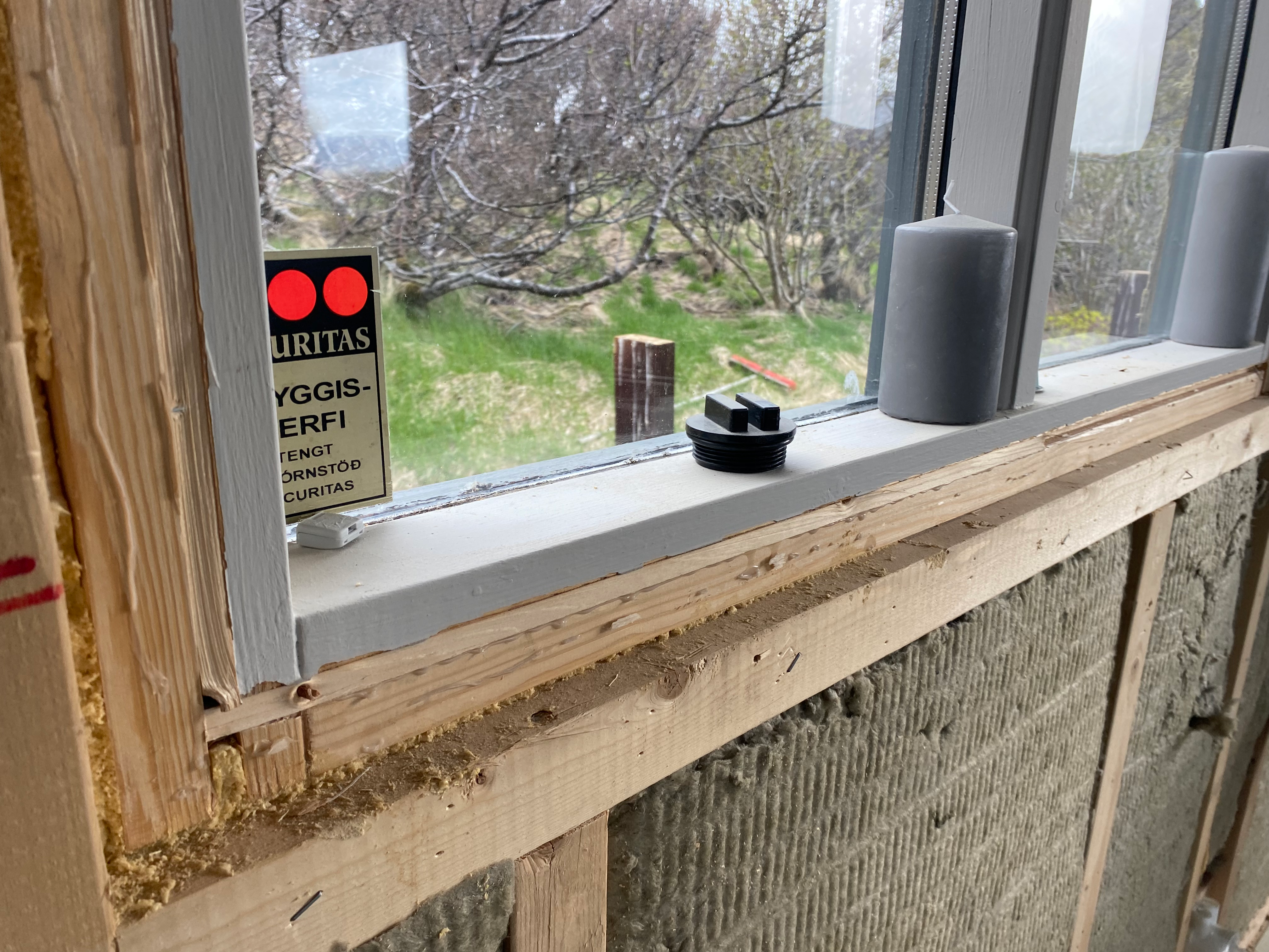 SELT / SOLD - Vandaður gluggi(nr. 14) með opnanlegu fagi, H108,5 x B108, 7