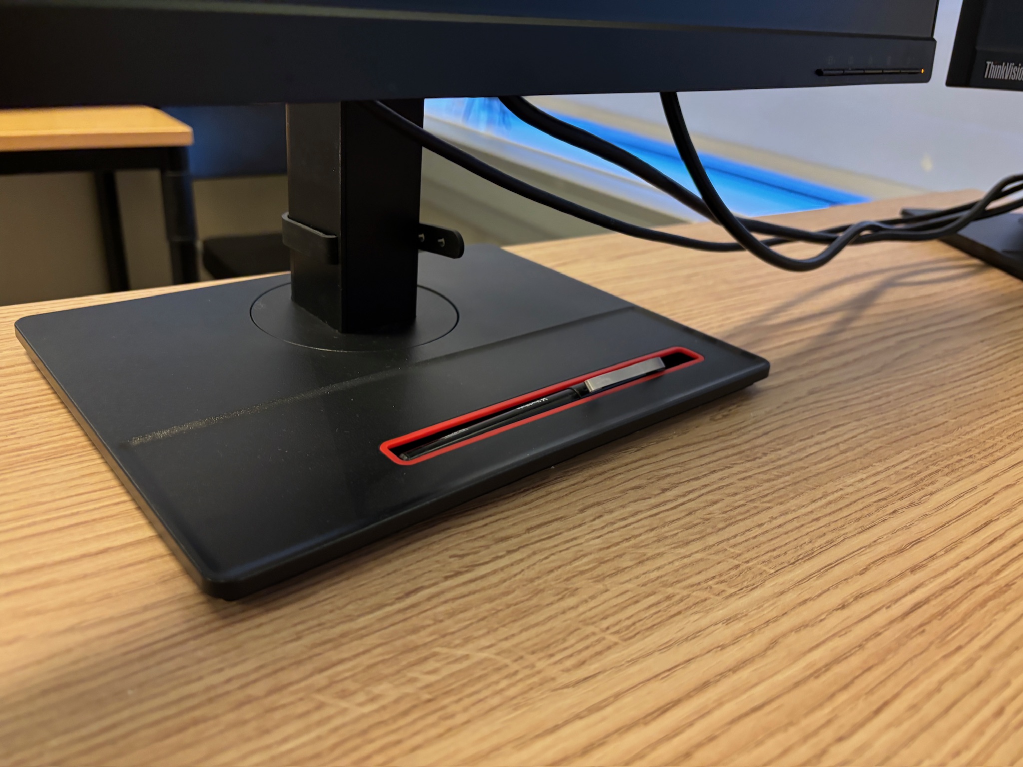 SELT / SOLD Lenovo T24i tölvuskjár - 24'', 1920x1080p 7