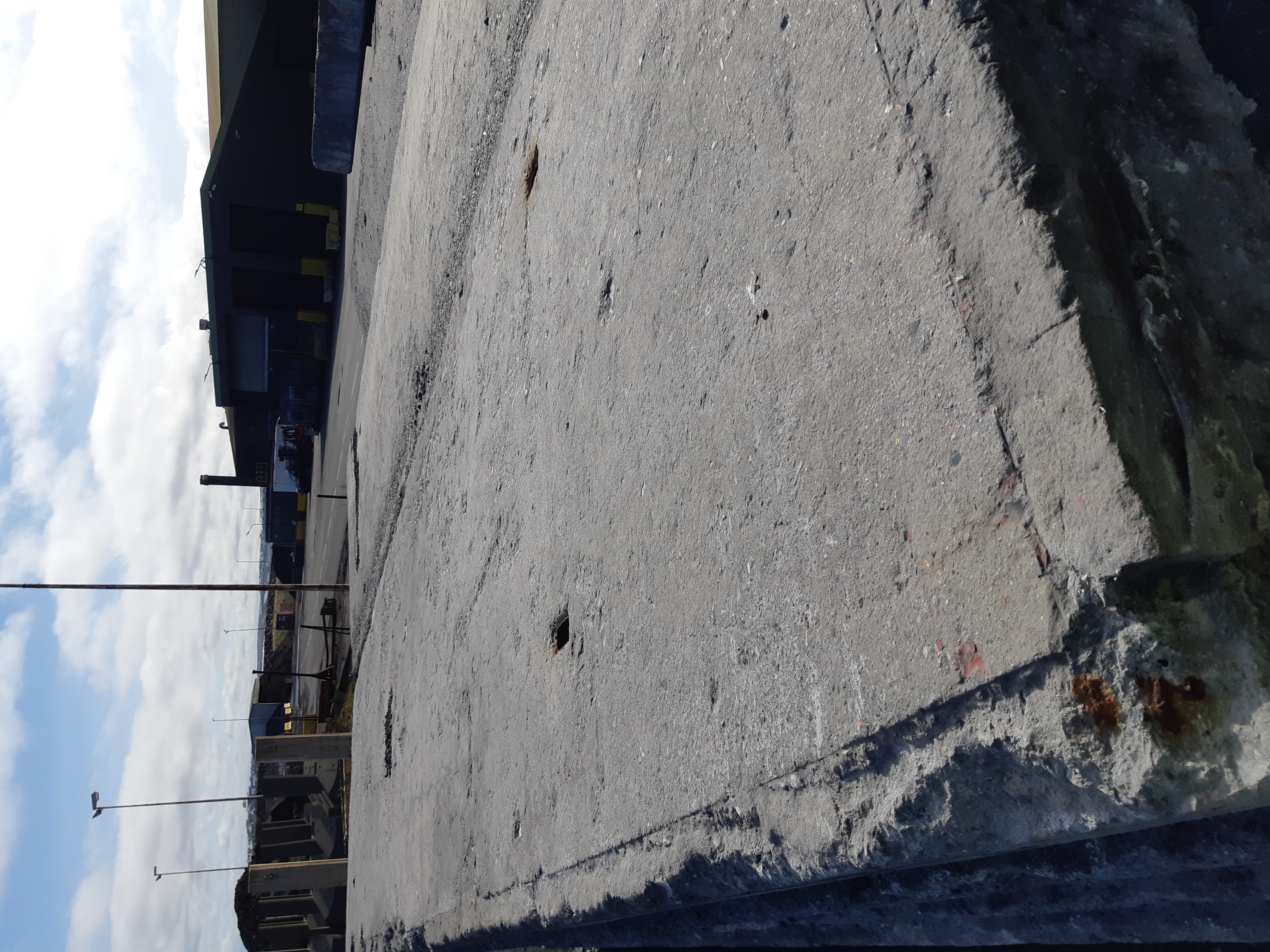 SELT / SOLD Forsteyptar einingar dregarar - 6 x 1 - og 6 x 1.6 sökkulplötur 3
