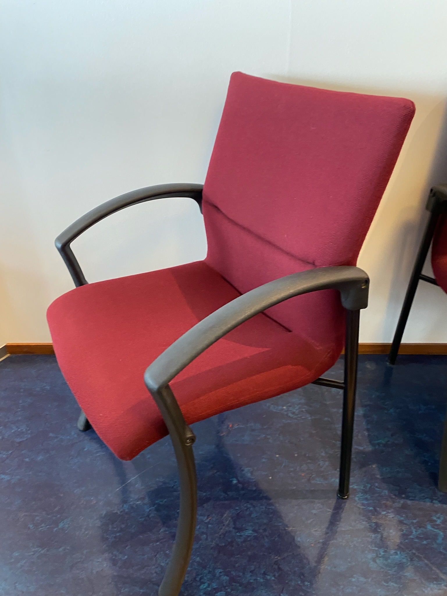 SELT / SOLD ÁG fundarstólar - rauðir (17 stk.) 2