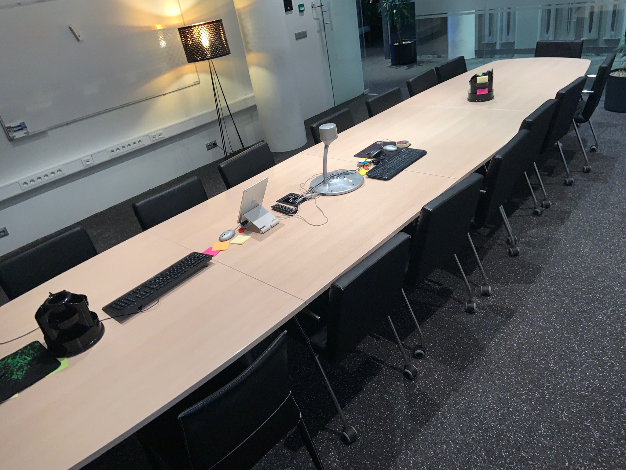 Selt-Fundarborð 16 manna - Meeting room for 16 people 5