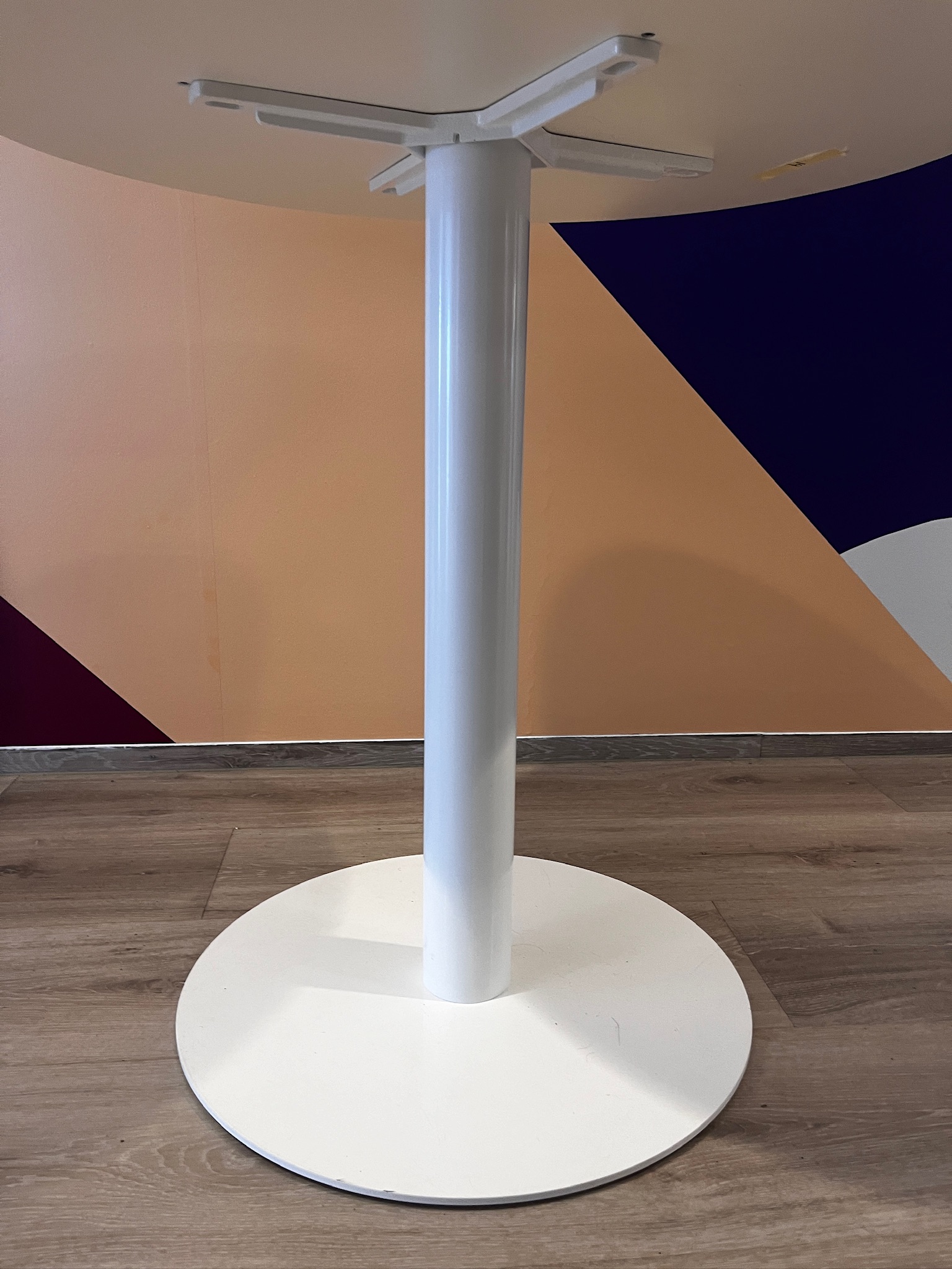SELT / SOLD - Flott hringborð, Mál: B79 x H73 sm. 5