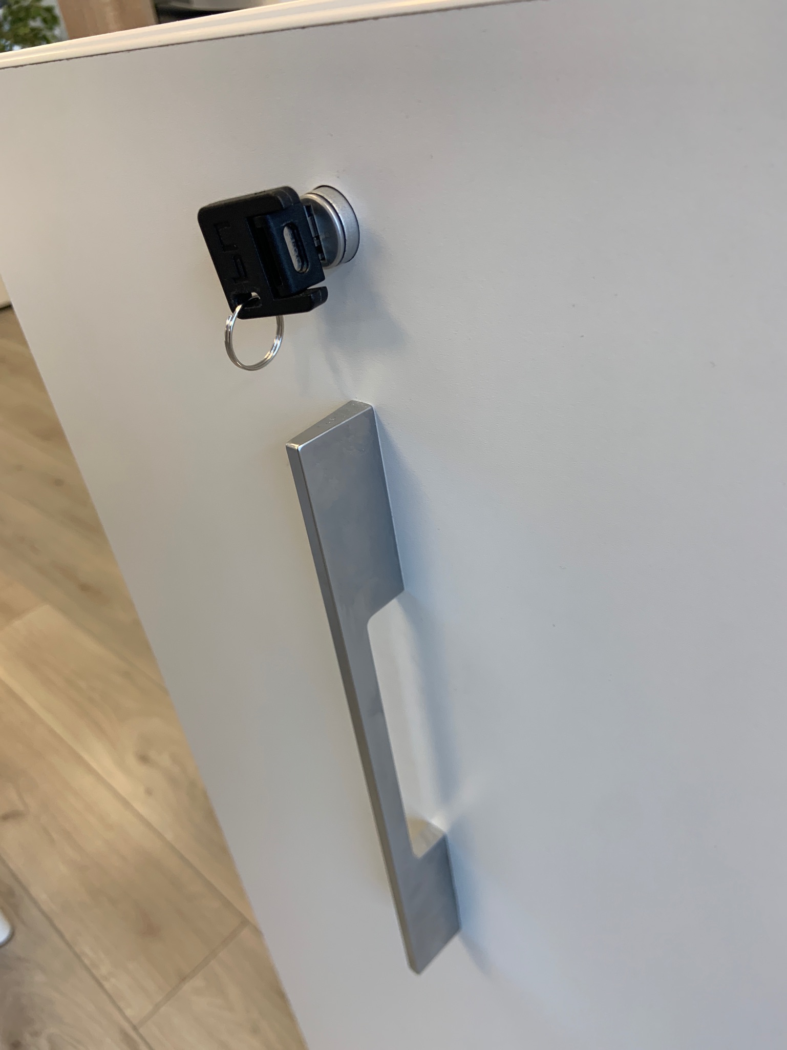 SELT / SOLD Turnskápar m/læsingu - vandaðir og vel með farnir 3
