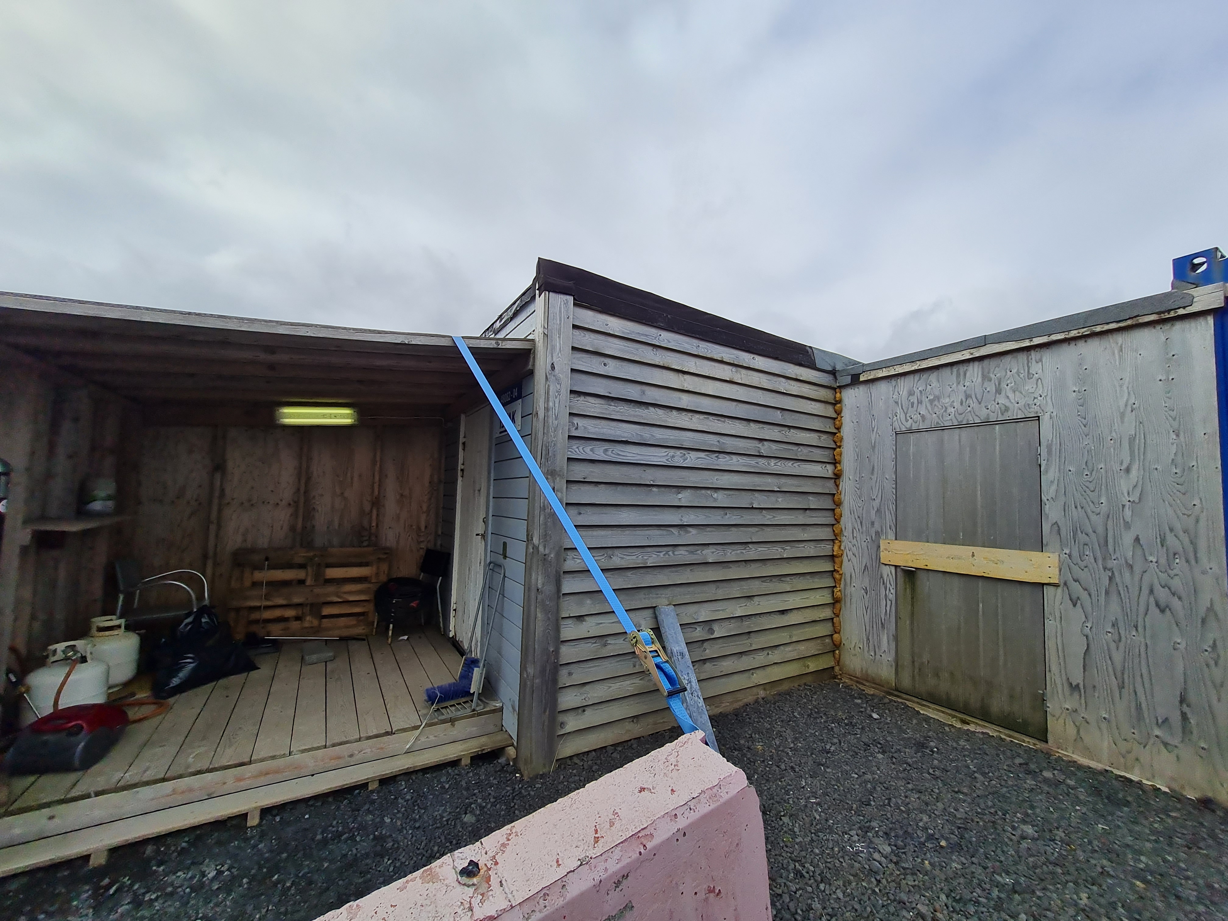 SELT / SOLD Smáhýsi Airport Nr. 04 - 27 fm.Endahús -tvær útihurðir 7