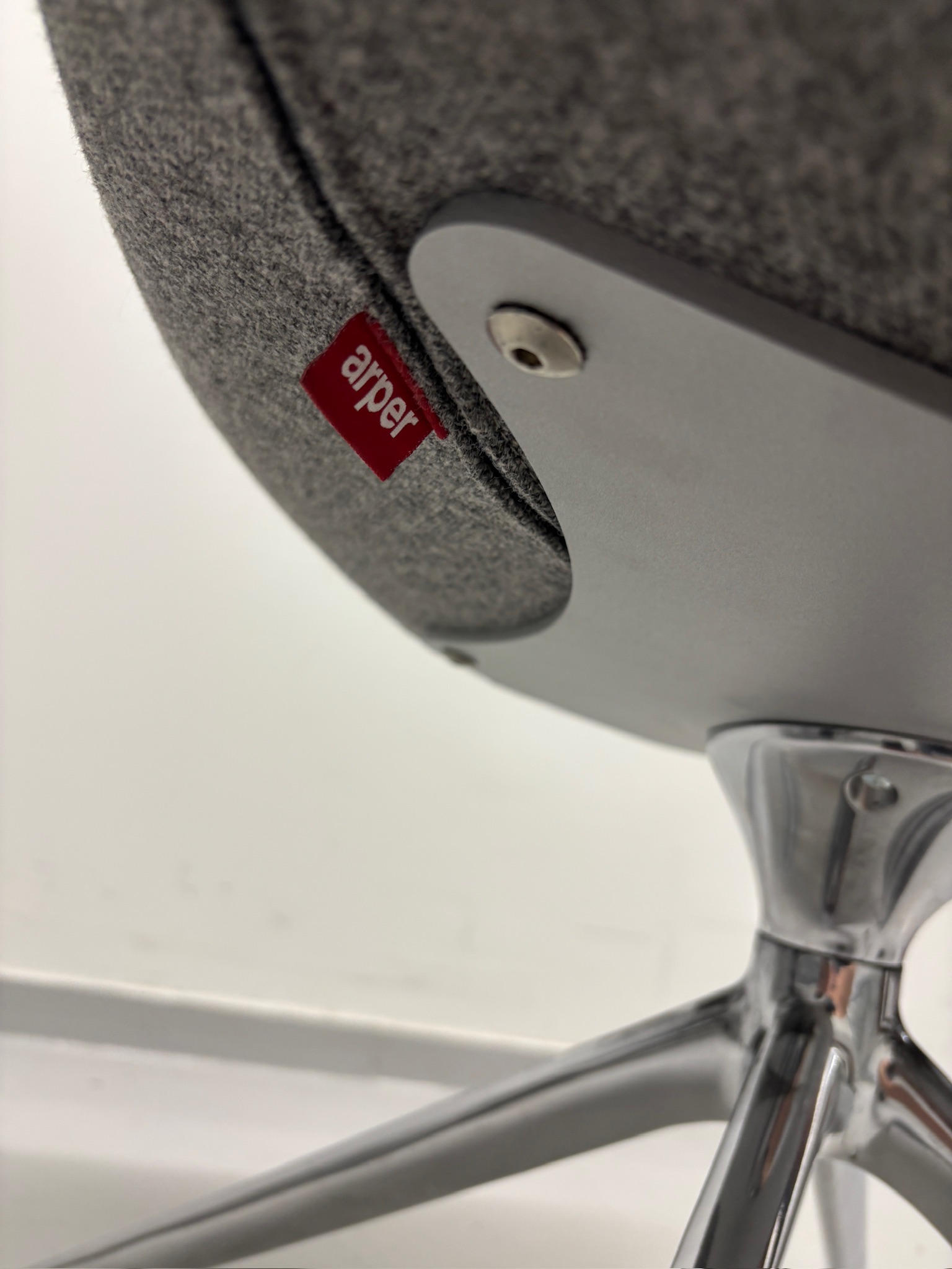 SELT / SOLD Arper stóll frá Módern 7