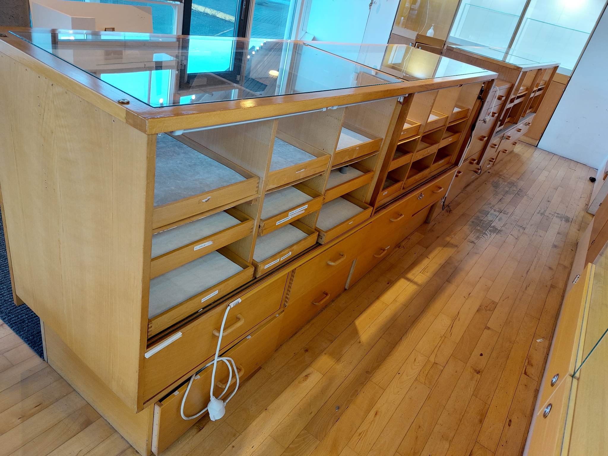 SELT / SOLD - Glæsilegt verslunarborð - afgreiðsluborð 5