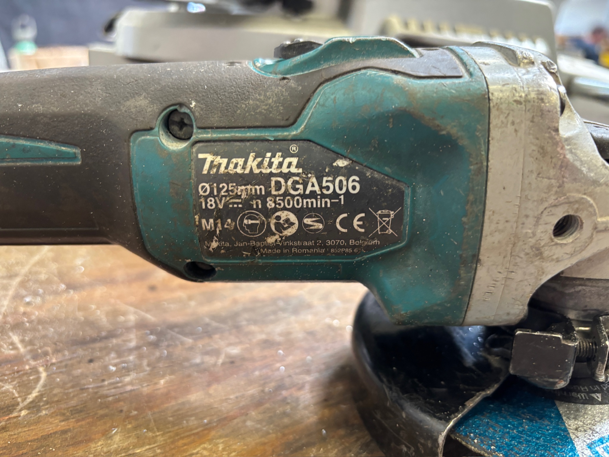 SELT / SOLD Makita bútsög og slípirokkur 9