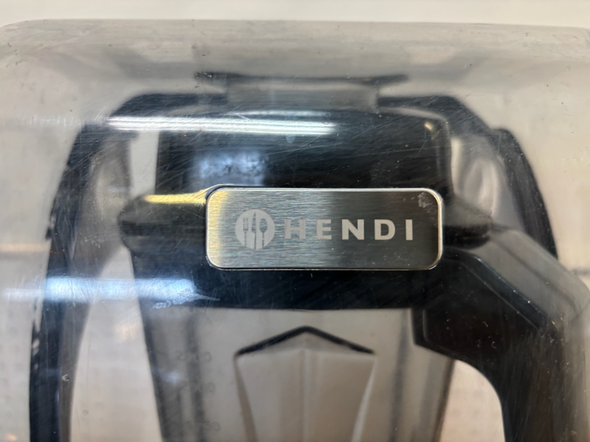 SELT / SOLD Hendi blandari með hljóðhlíf frá BVT 5