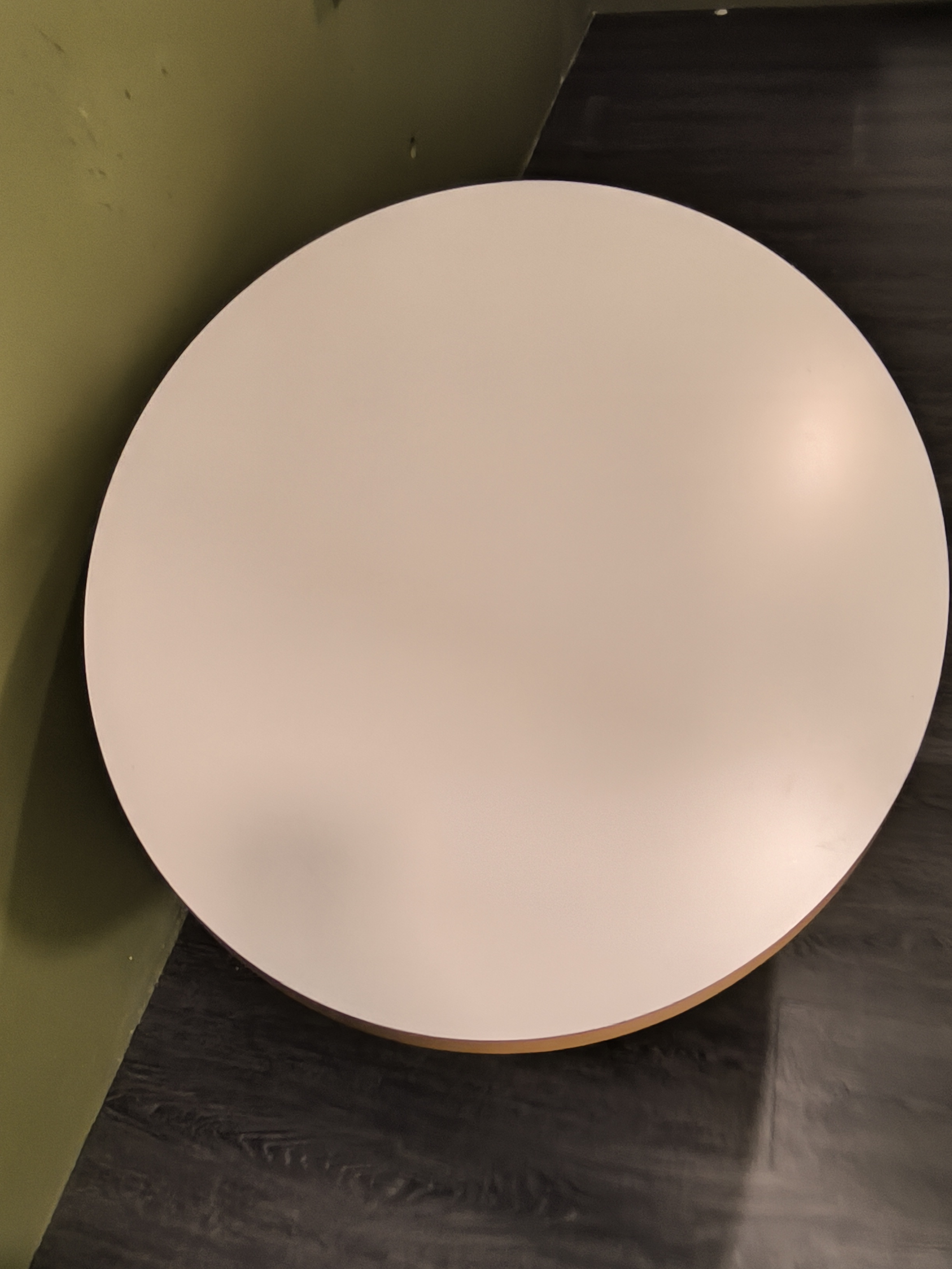 SELT / SOLD Eldhúsborð - oval - sporöskjulaga - egglaga 130 x 90 cm. 2
